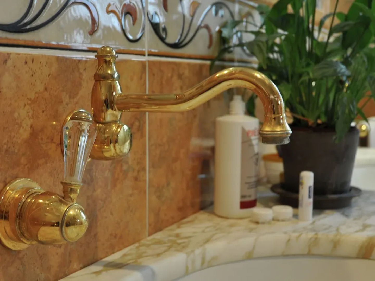 Beautiful and Stylish Town House With Private Swimming Pool in the Middle of Cavaillon