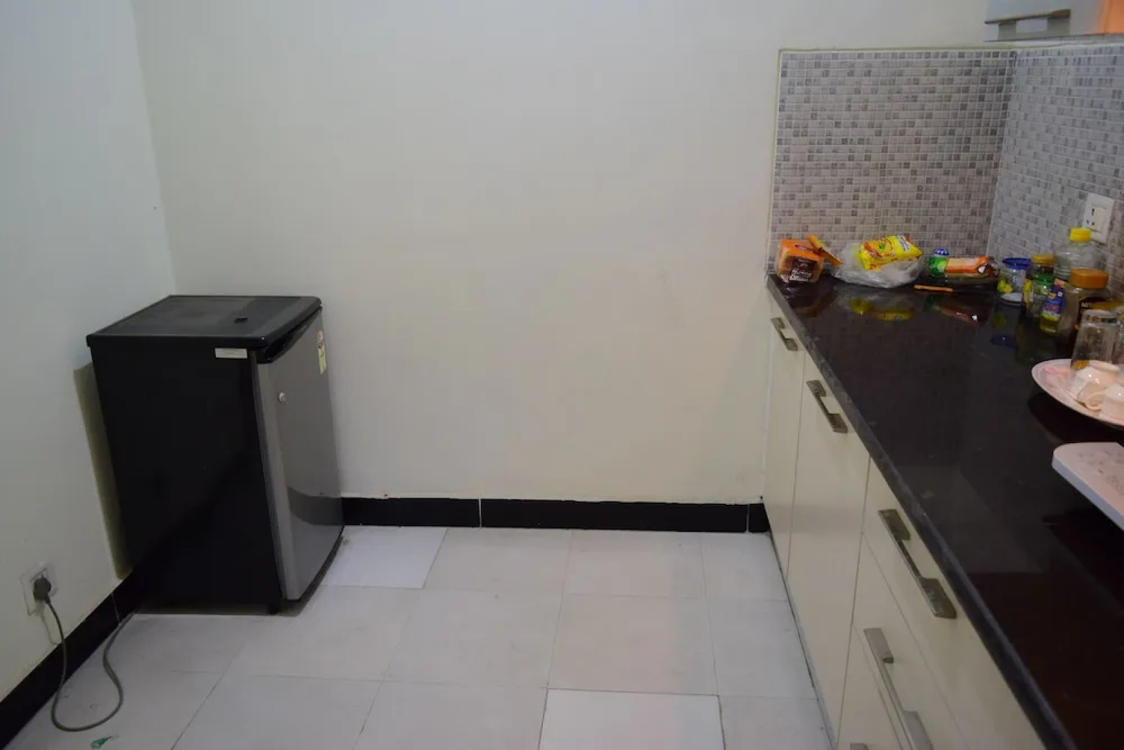 Vehomes Spacious Condo in Greater Noida