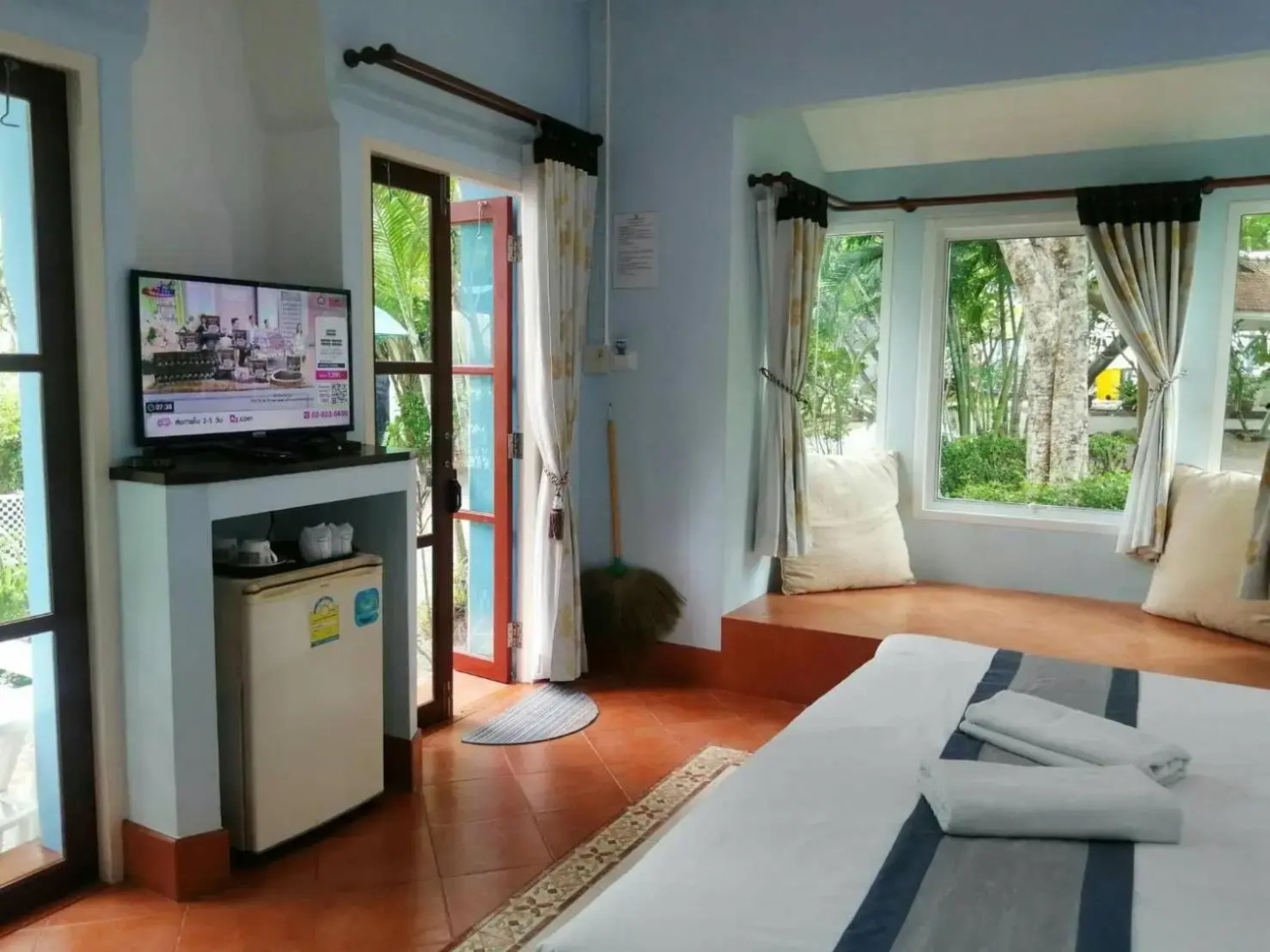 Baan Montra Beach Resort