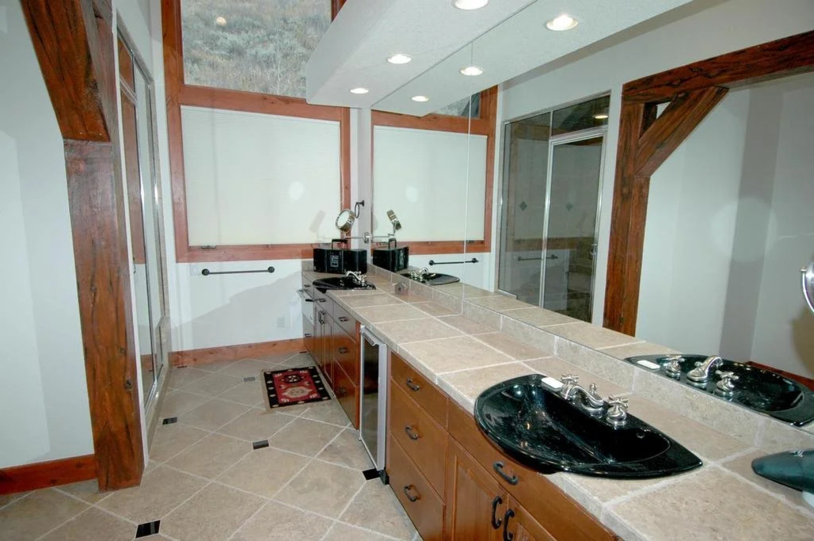 Robason 6 Bedroom Home by RedAwning