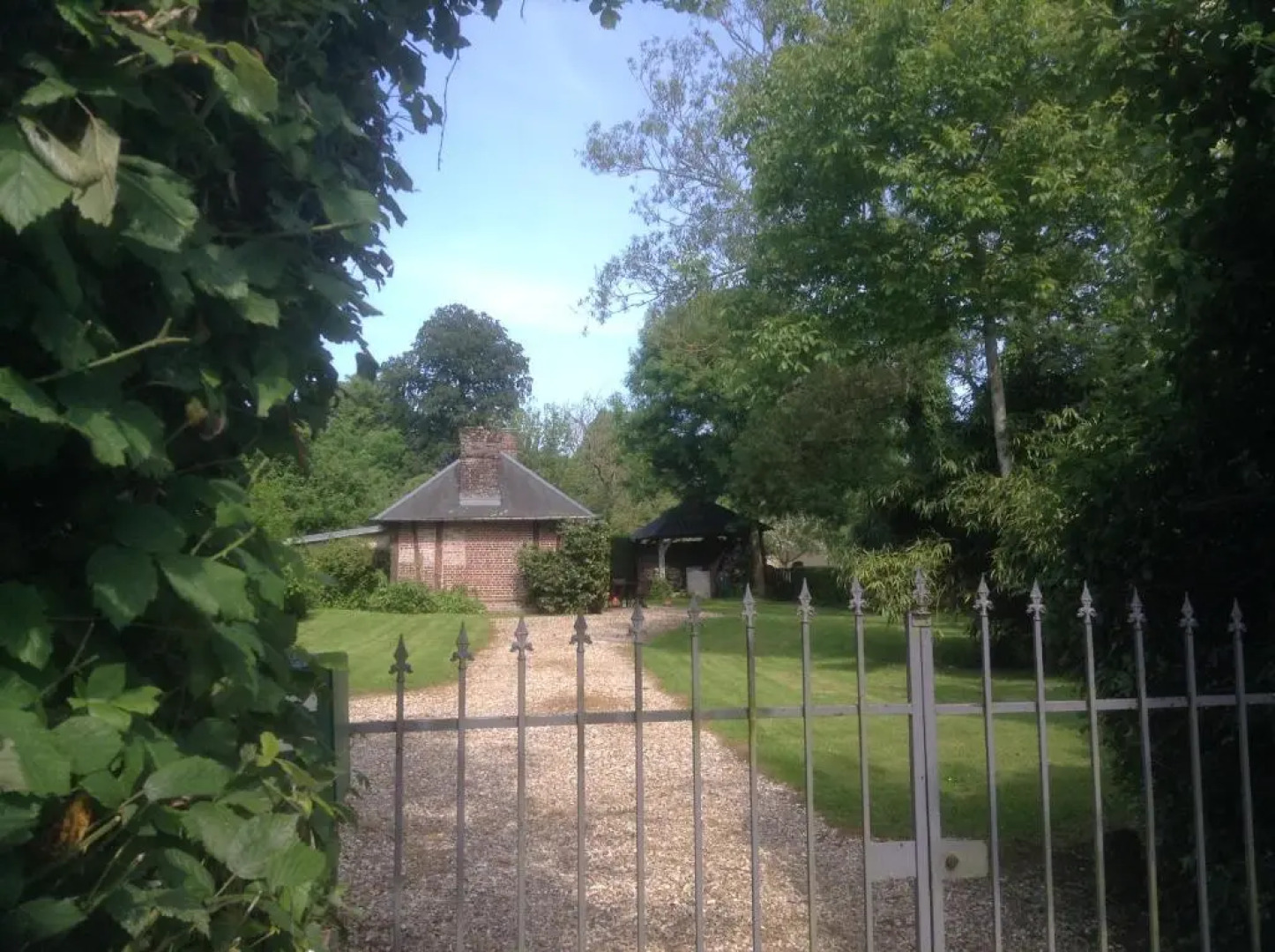 Charmante Petite Maison dans le Jardin