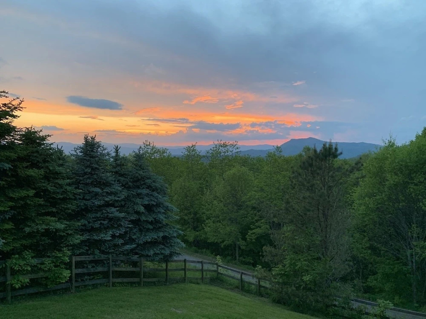 Glade Mountain Top Retreat - 3 Br Cabin