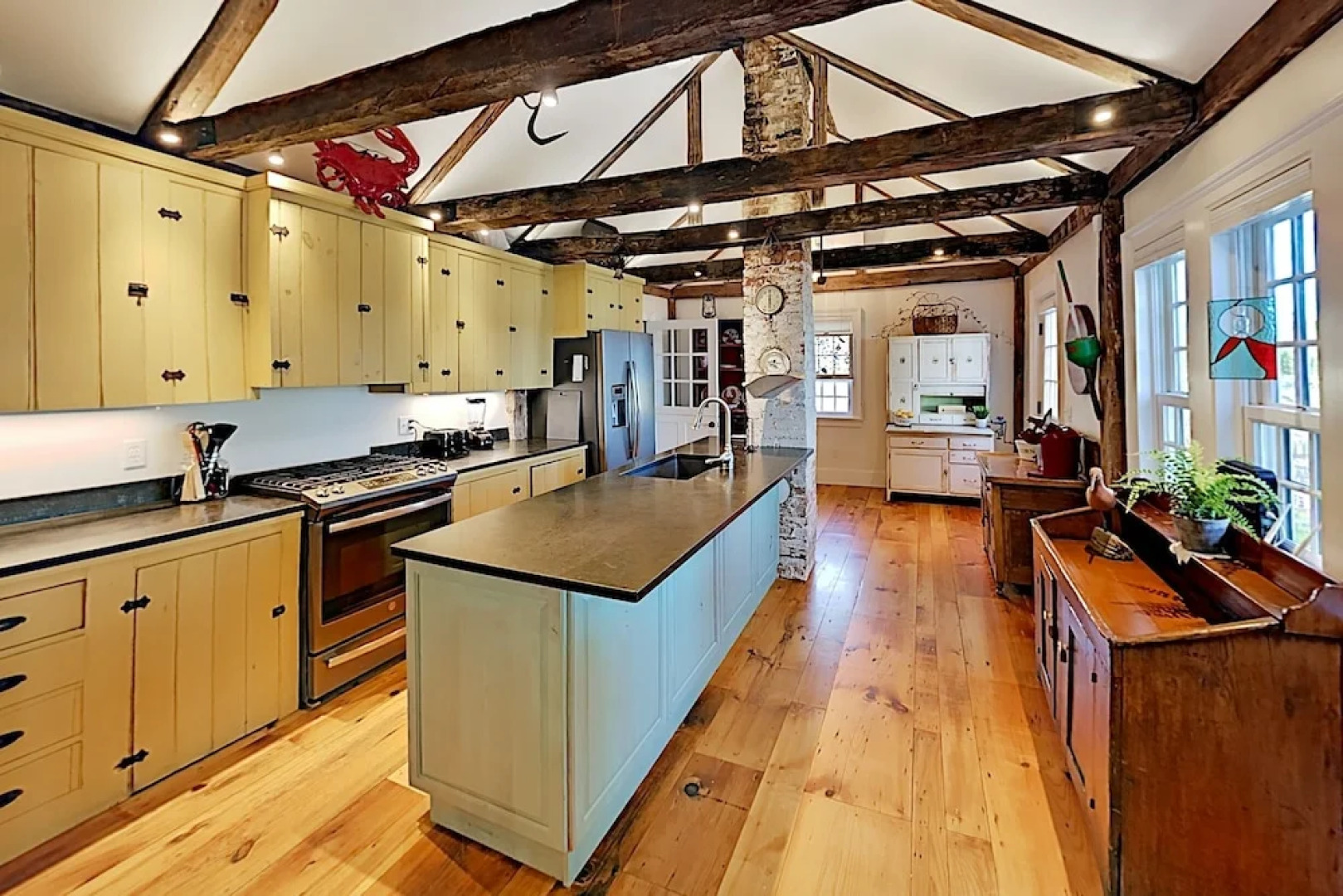 Harbor-view Hideaway W/ Lovely Alfresco Lounges 3 Bedroom Home