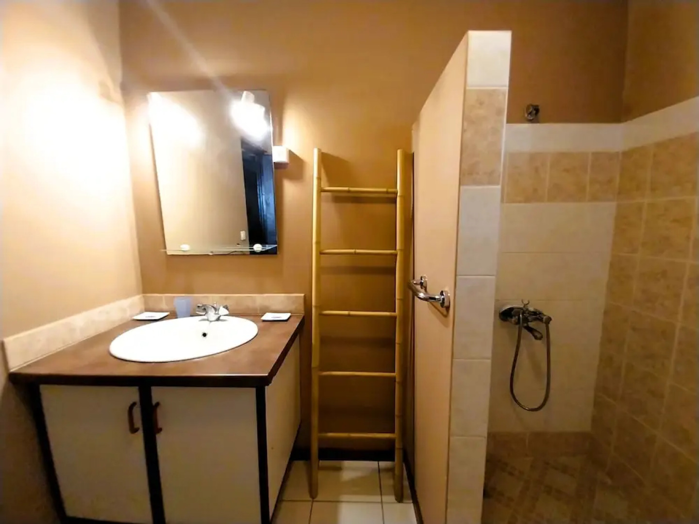 Tahiti - Vaitupa House