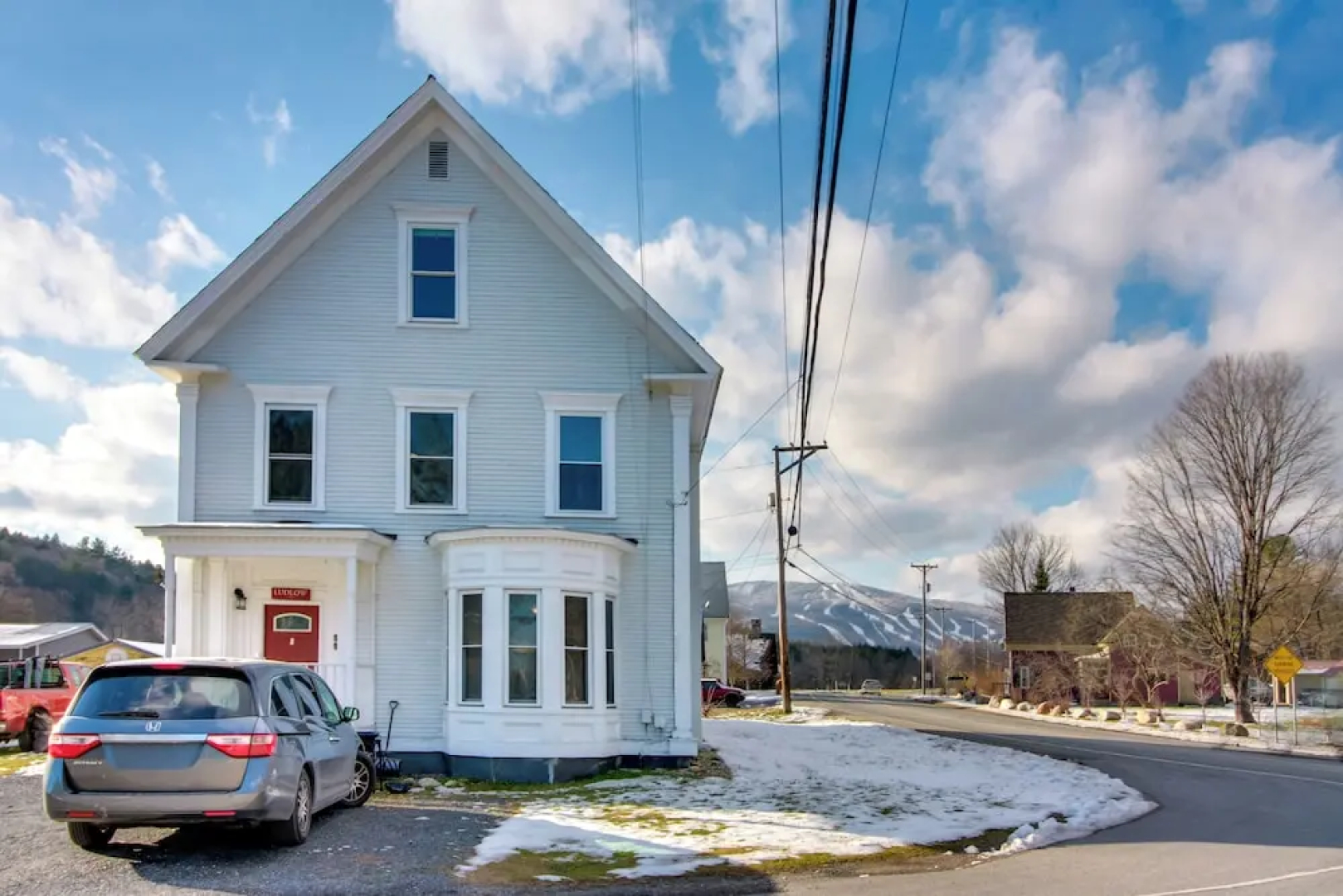 All-season Ludlow Apartment: 3 Mi to Okemo Resort!