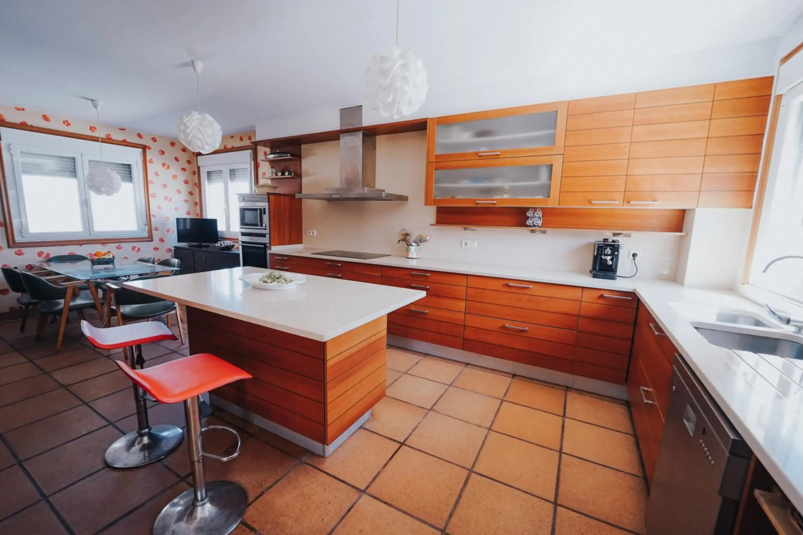 Villa con piscina a pie de playa