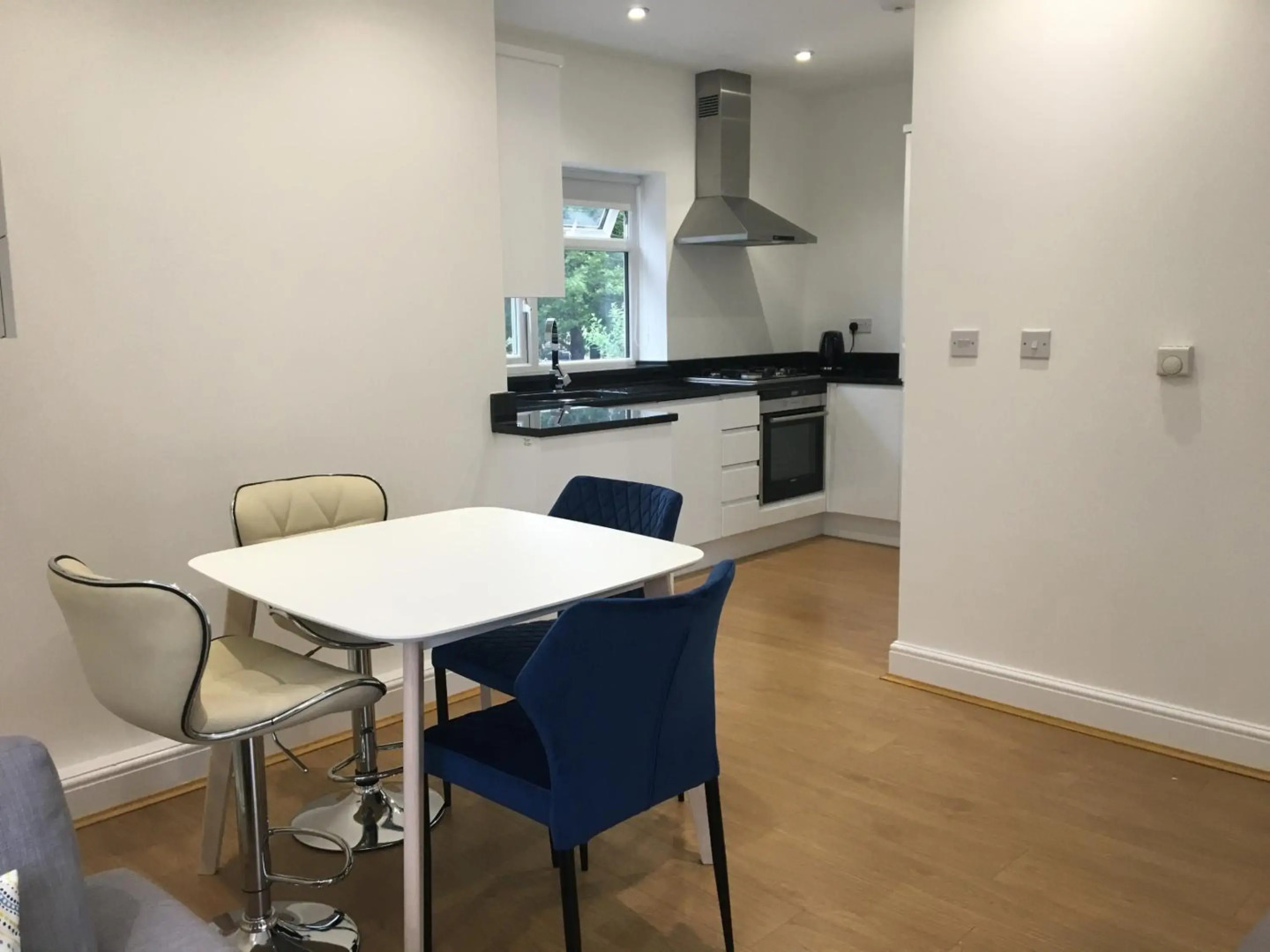 Luxurious 1 BED Serviced APARTMENT COBHAM
