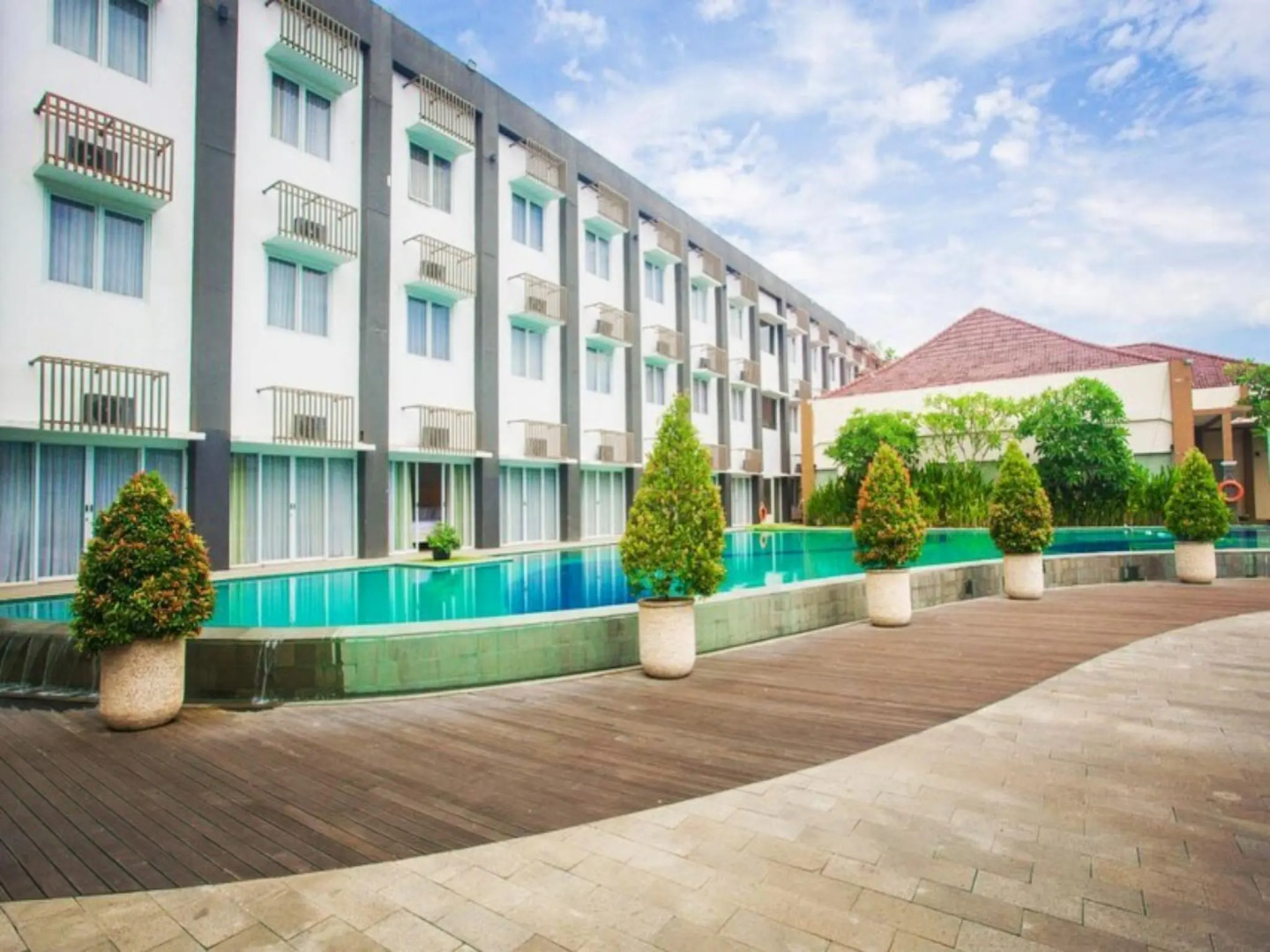 Front One Akshaya Hotel Karawang