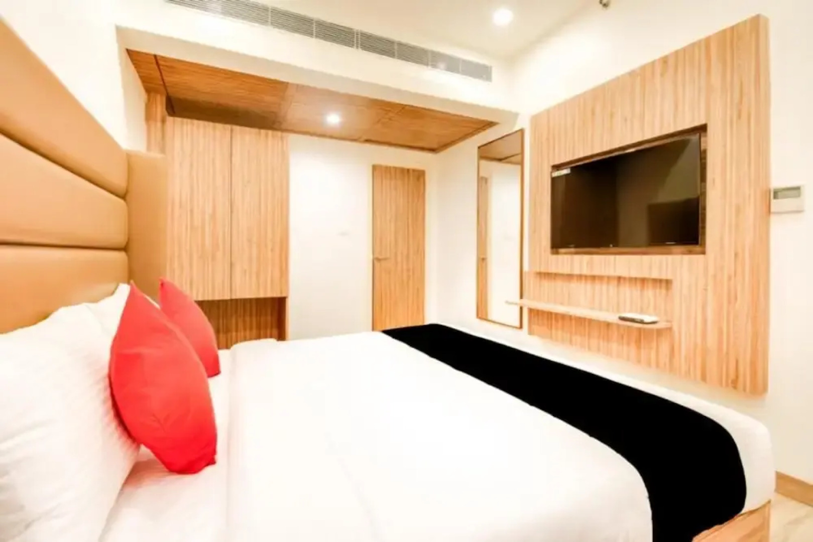 Capital O 62639 Inn The Centre