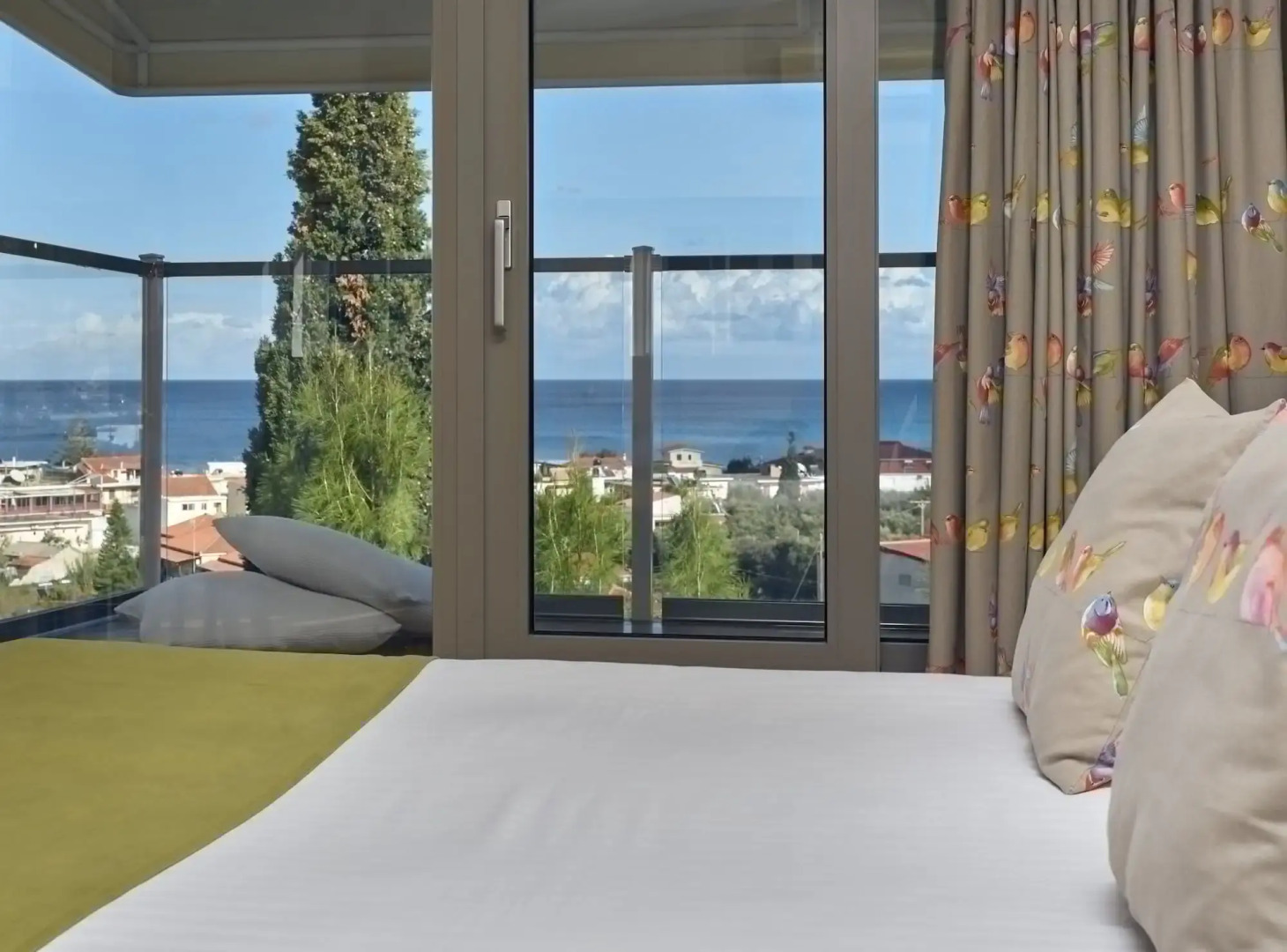 Koukounaria Hotel & Suites