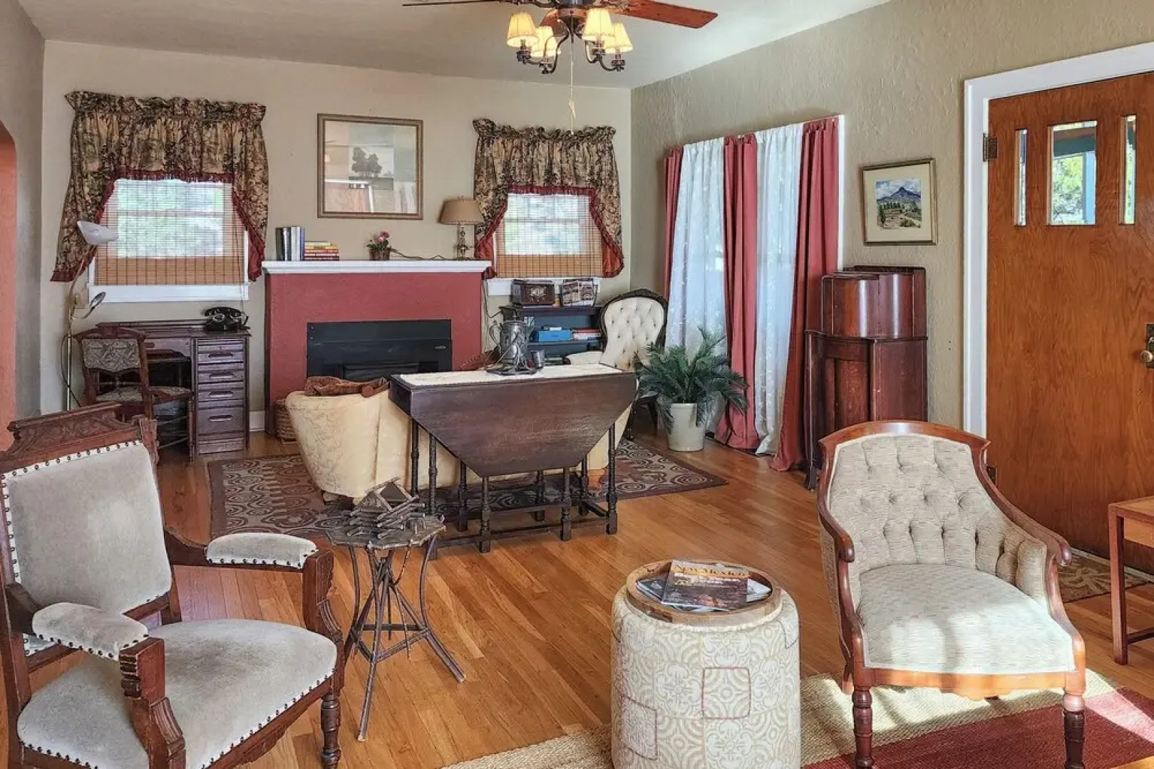 Eclectic Home: Walk to Town & Bath District!