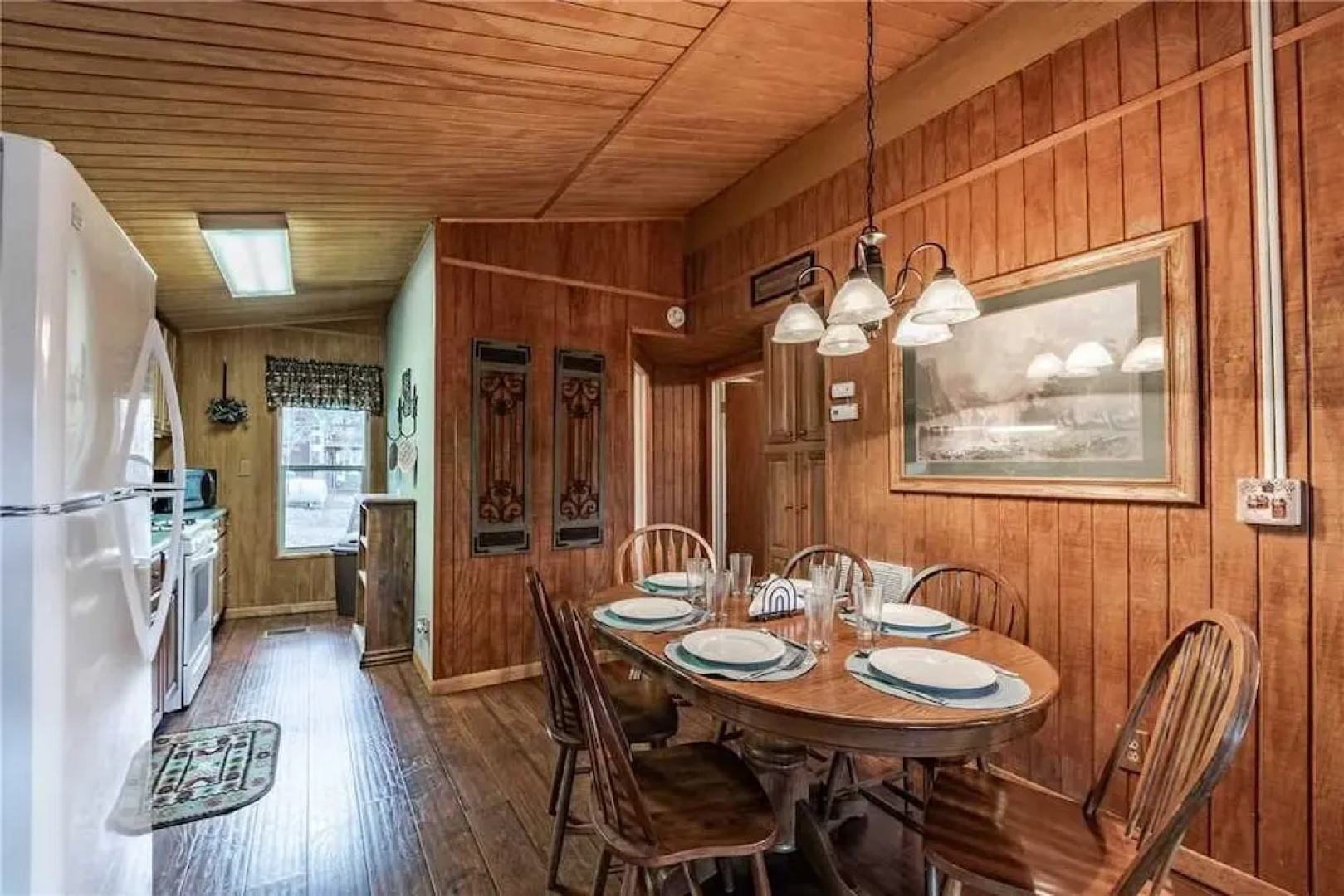 Wild Horse Retreat - Two Bedroom Cabin with Hot Tub