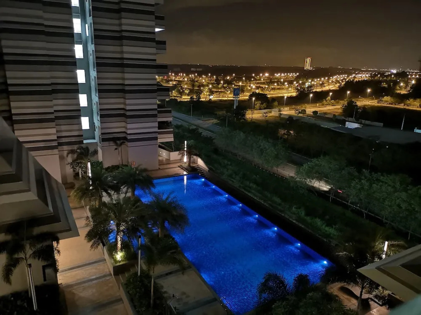 Cozy Condo at The Meridin Medini