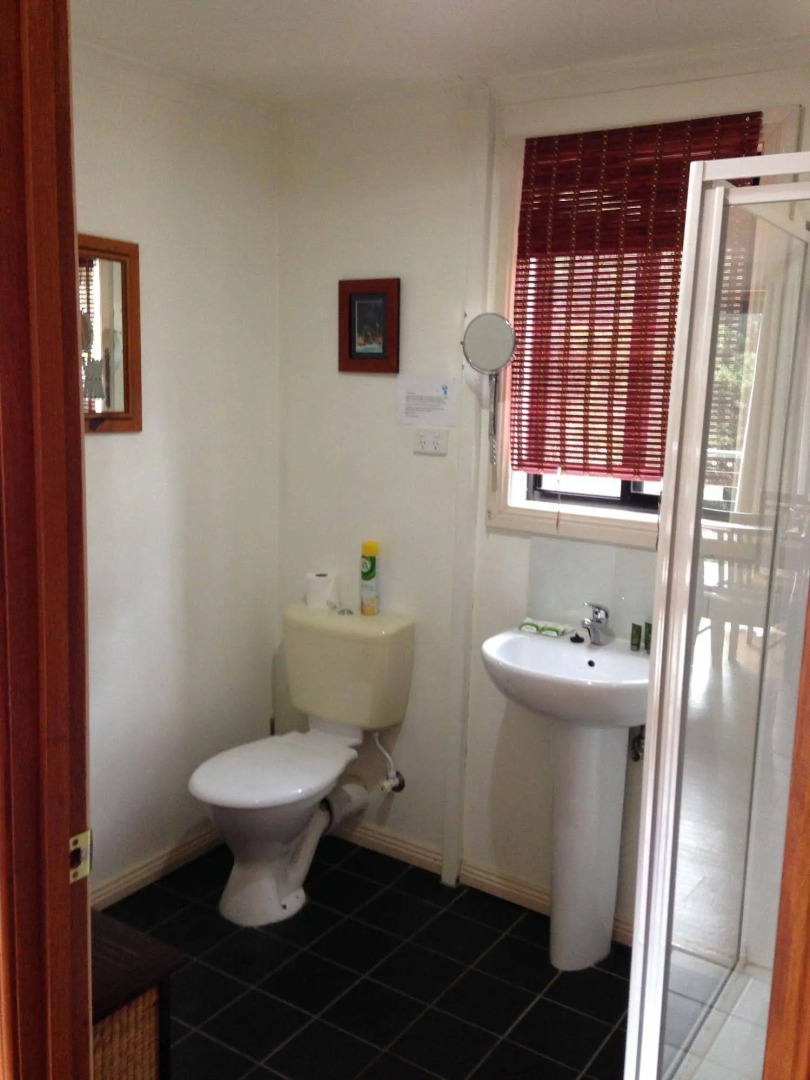 Storm Bay Guest House & Cottage
