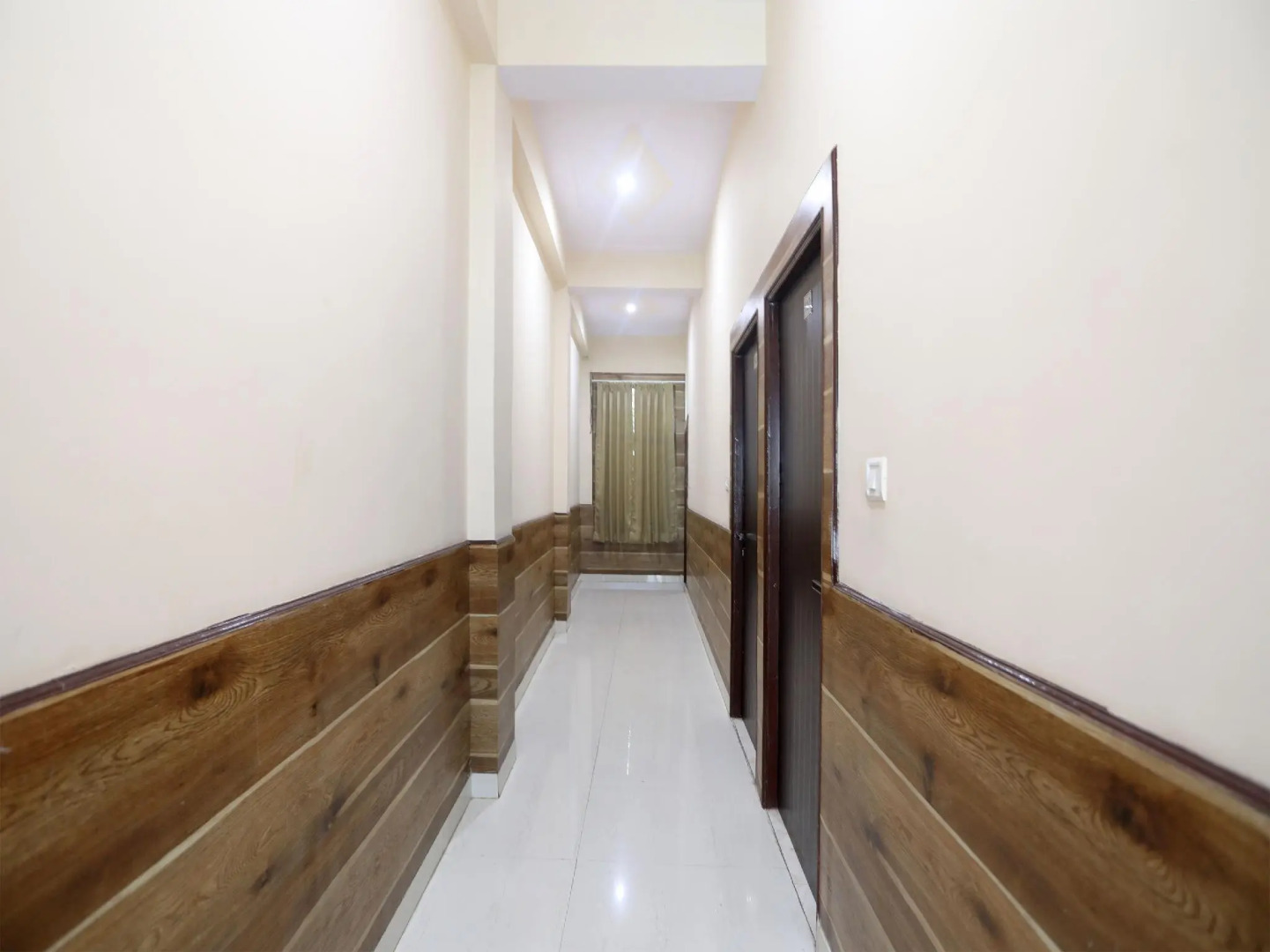 OYO 14949 Hotel Shashi Residency