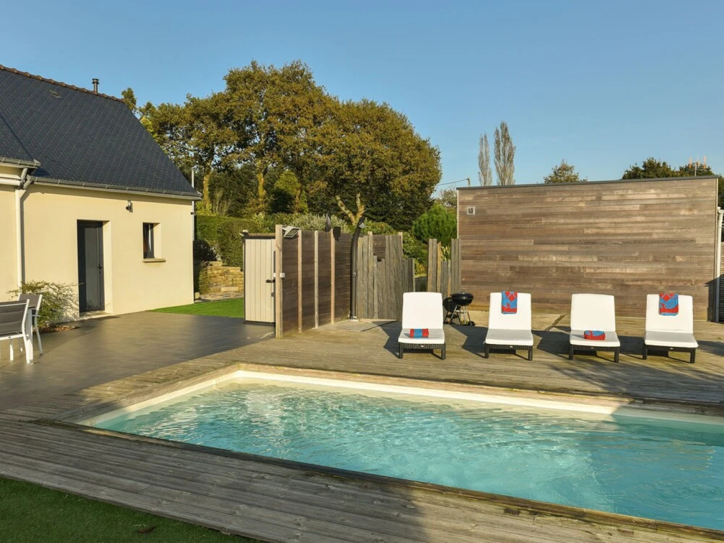 Luxury Holiday Home in Bannalec With Swimming Pool