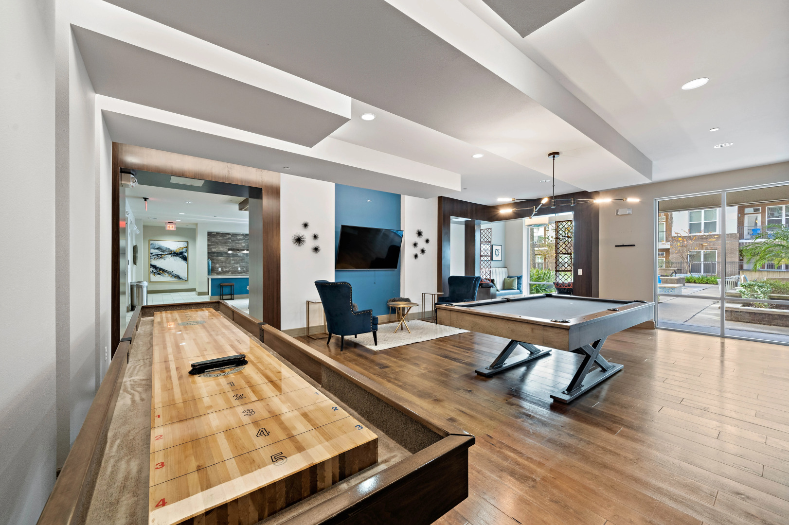 Spacious Apt With Amenities! Downtown Location!