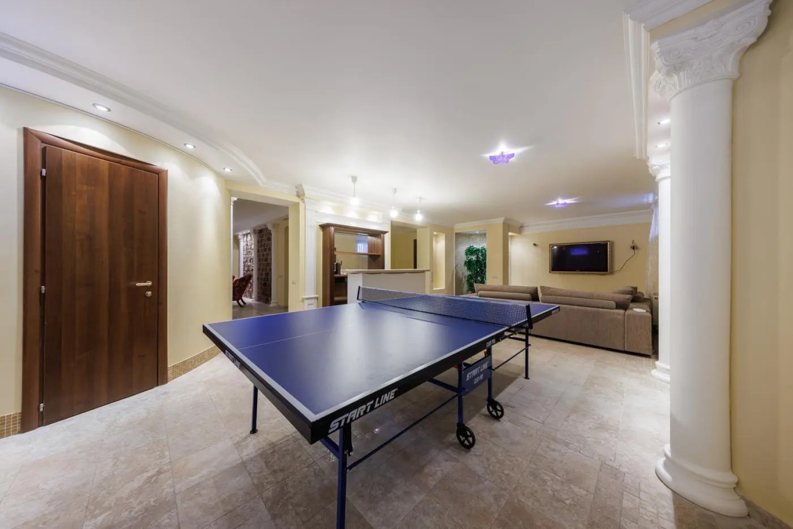 Коттедж с бассейном