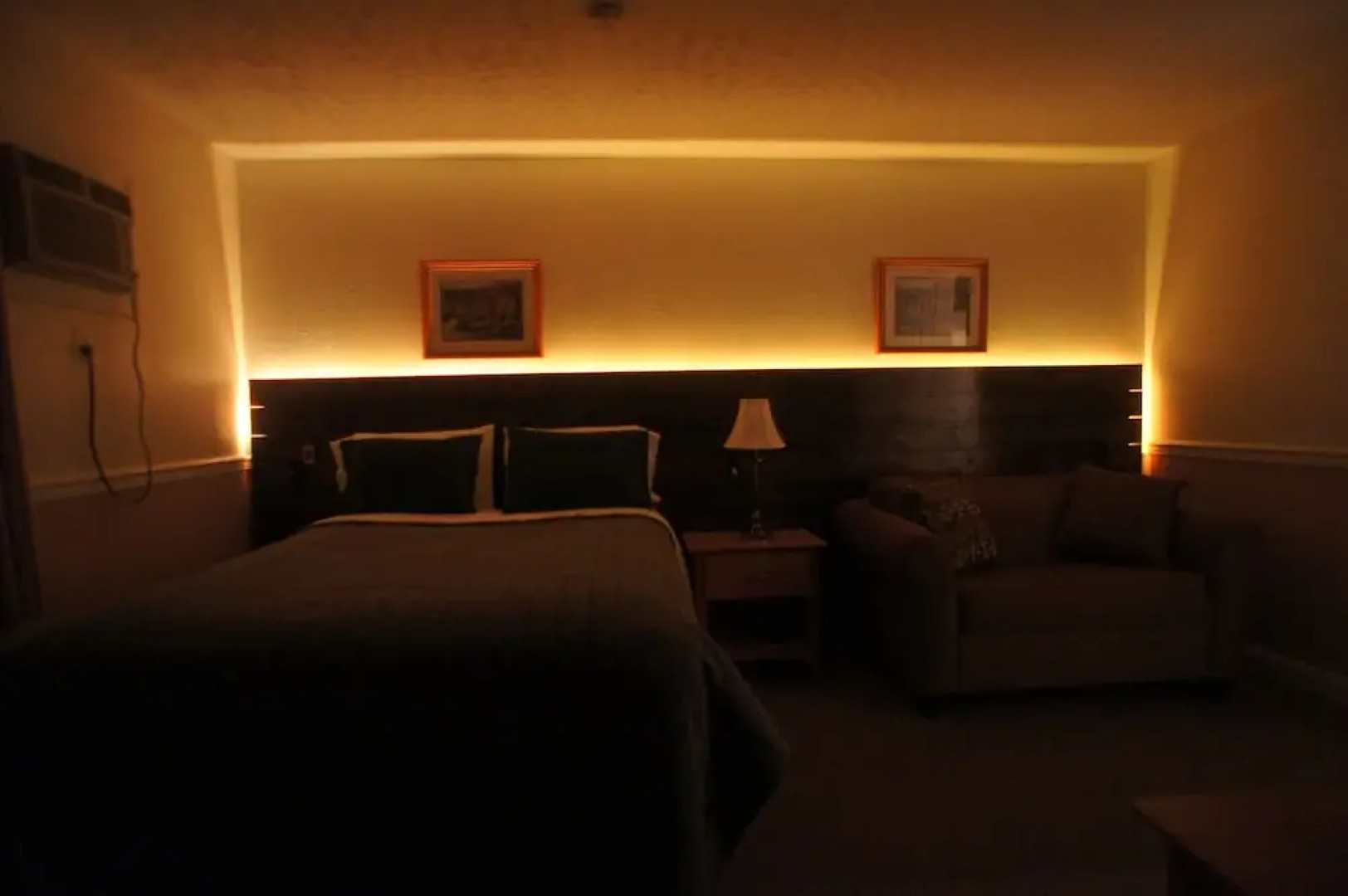 Silverwood Inn & Suites