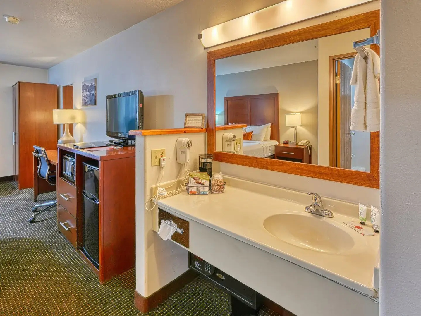 Yellowstone River Inn & Suites