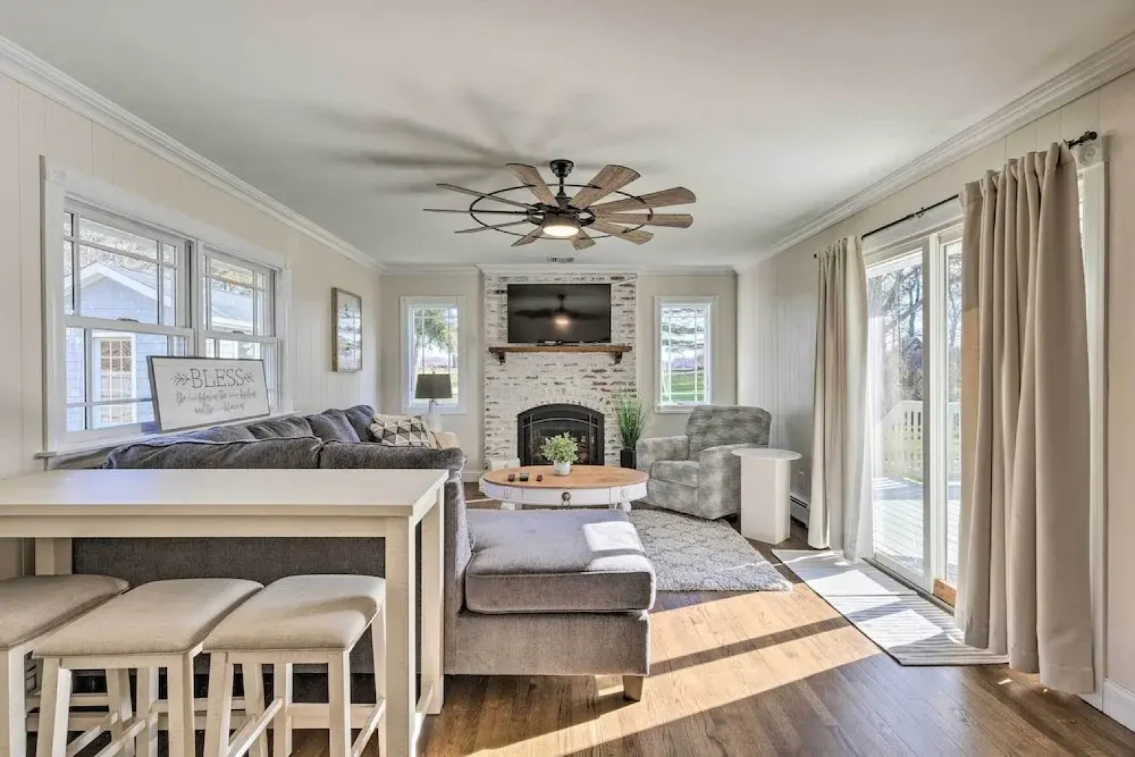 Mattituck Home w/ Fireplaces - Near Wineries