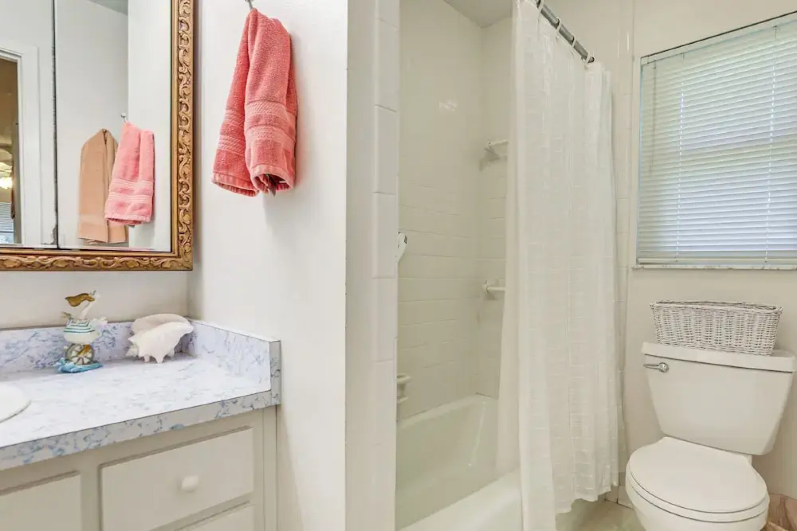 Lakefront Frostproof Vacation Rental w/ Beach!