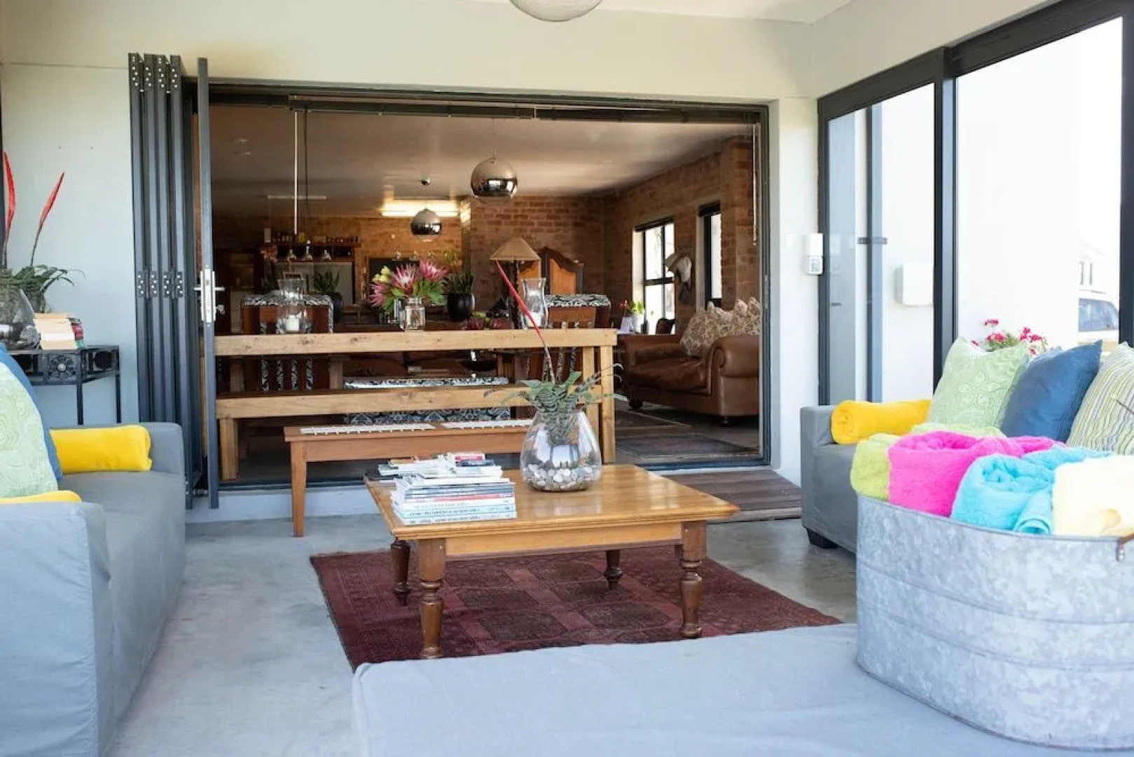 Stay at Friends (Guest house)