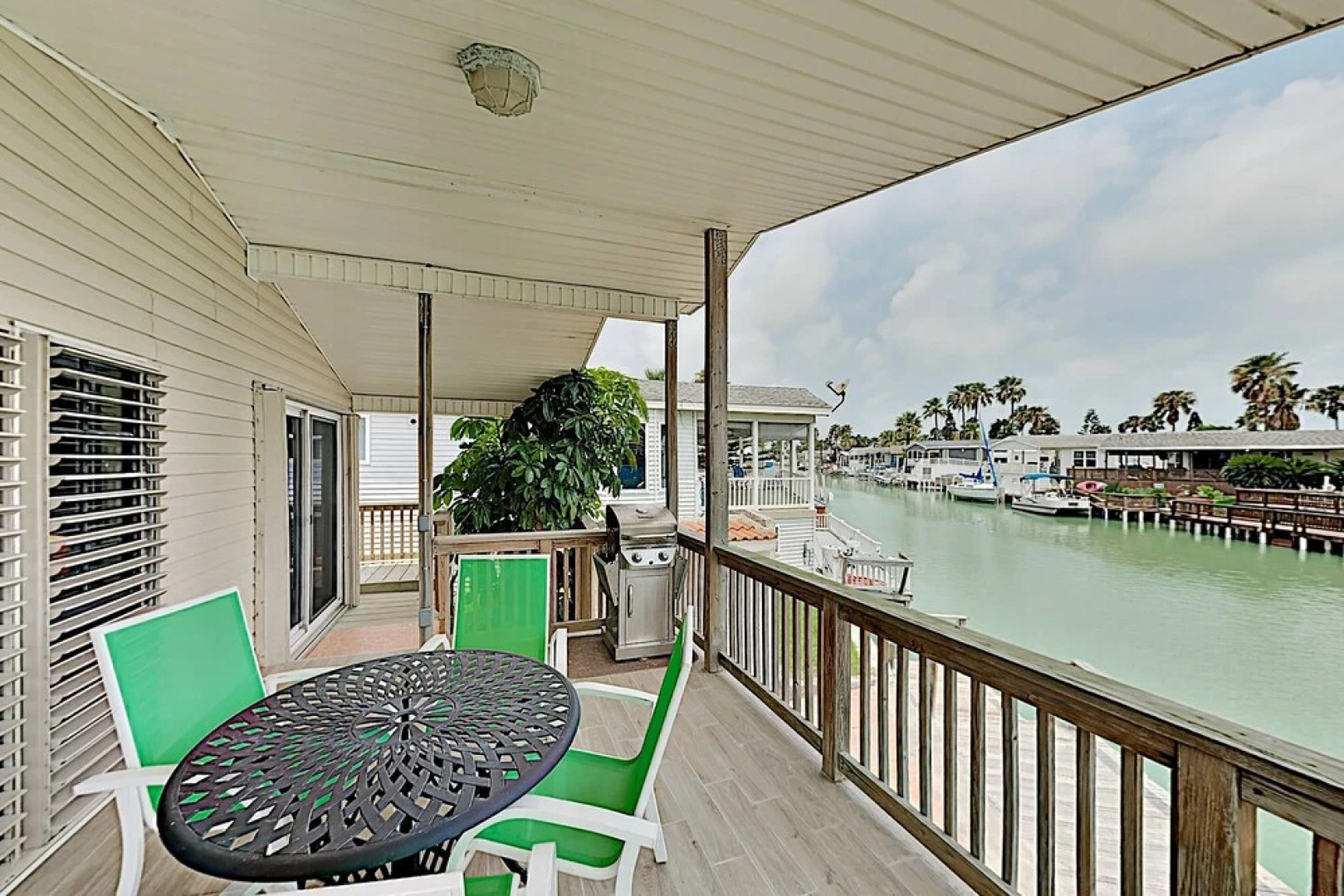 Bayside Getaway: Pools, Tennis, Golf, Private Dock 1 Bedroom Home
