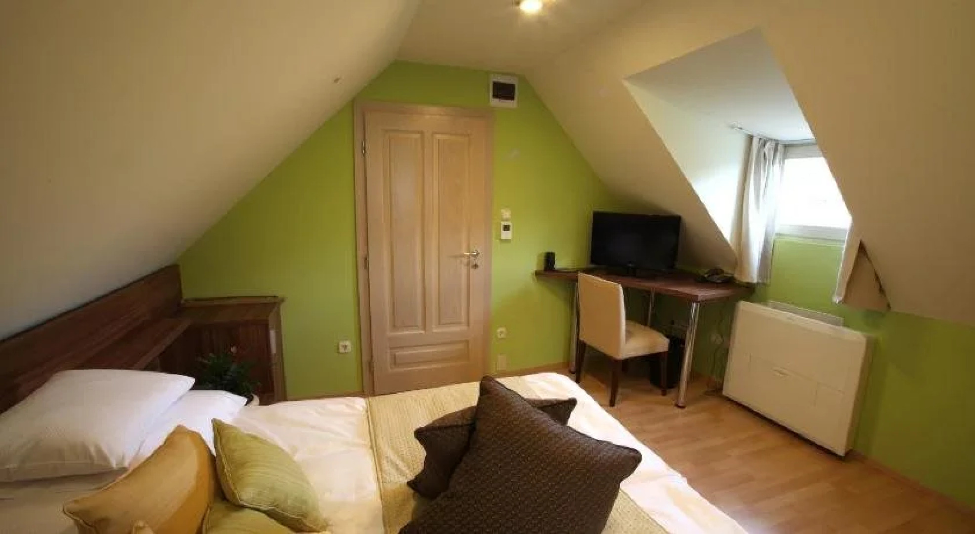 Platan Vararok Vendeghaz