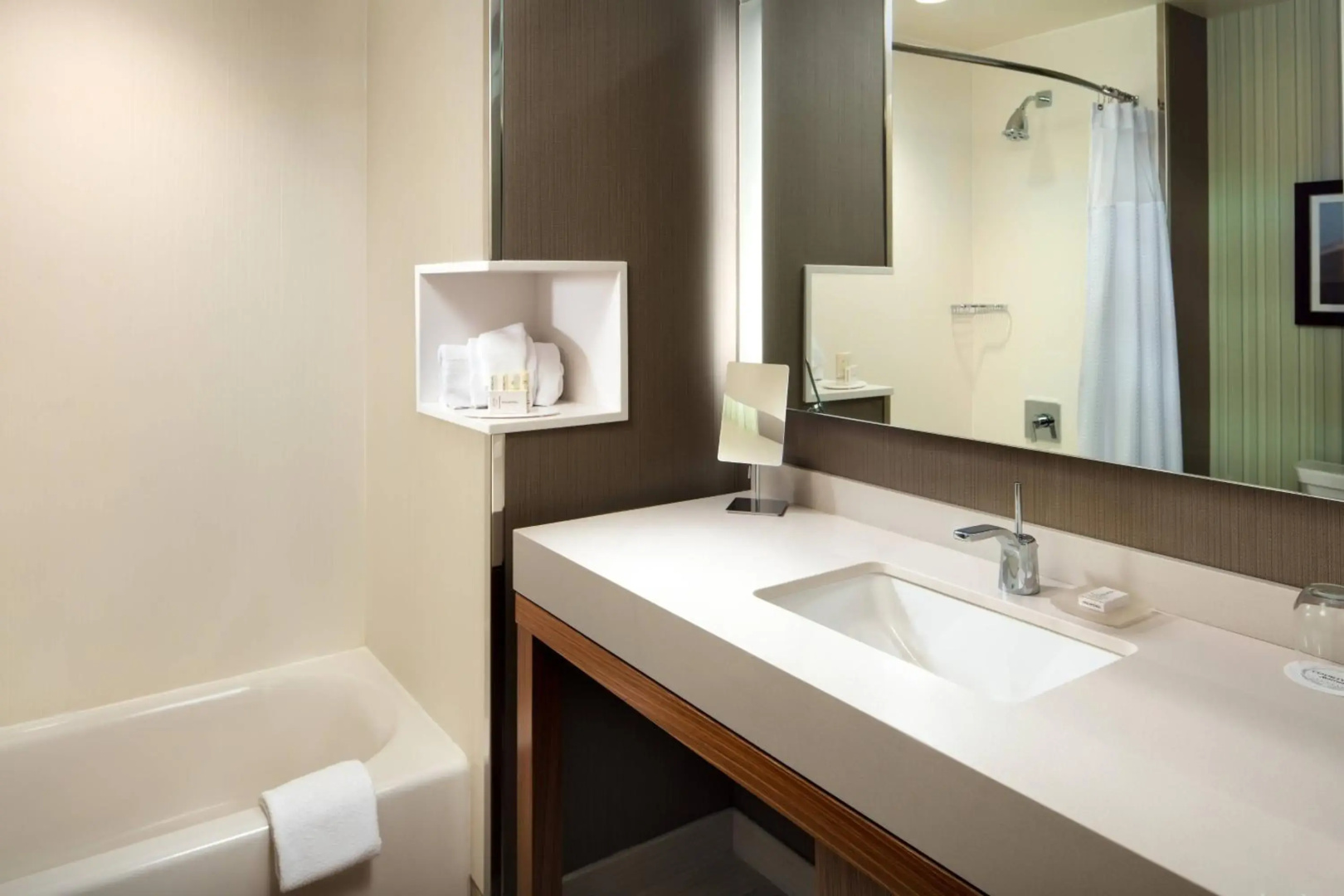 Courtyard by Marriott Erie Bayfront