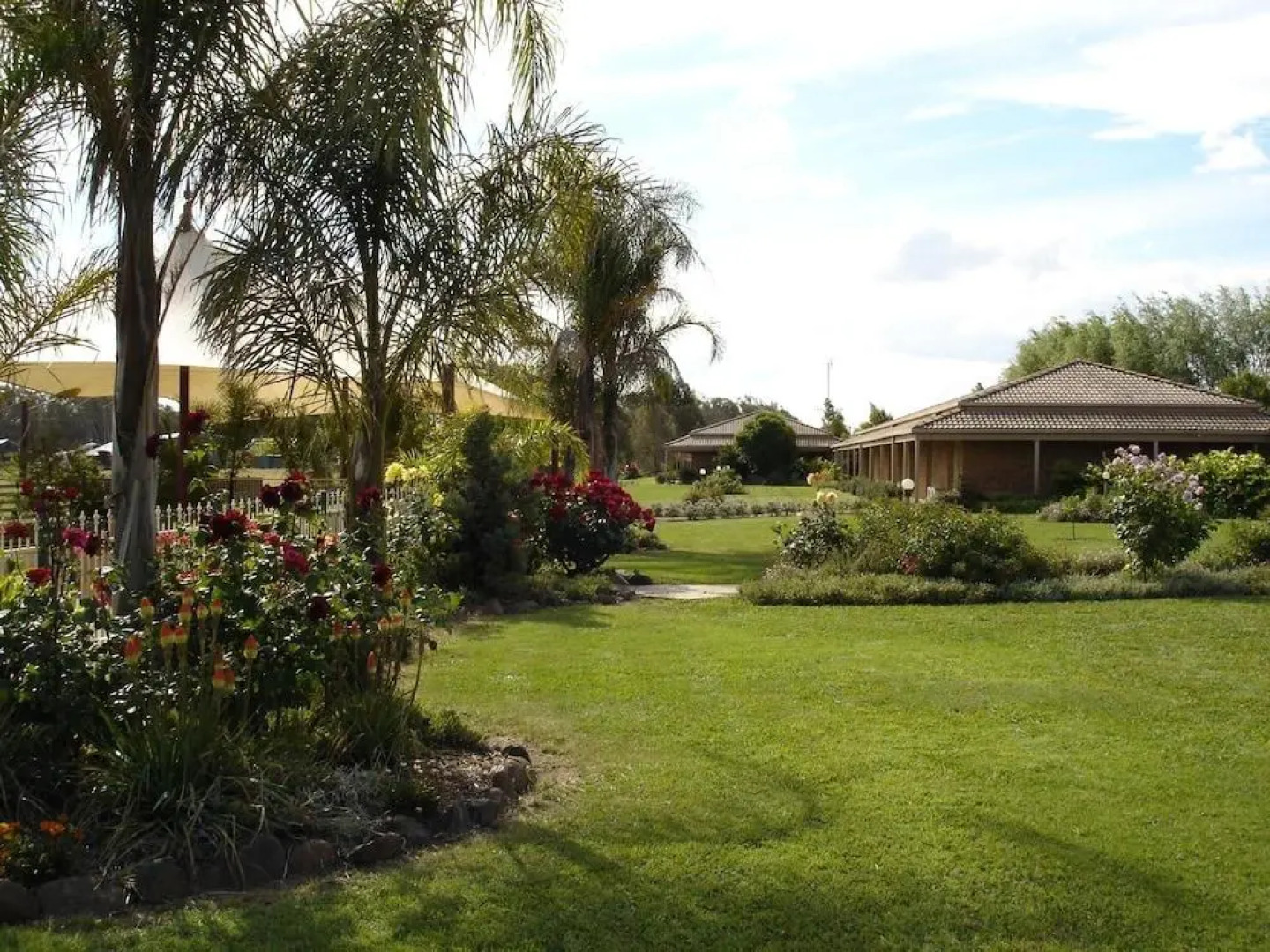 Paradise Lakes Motel