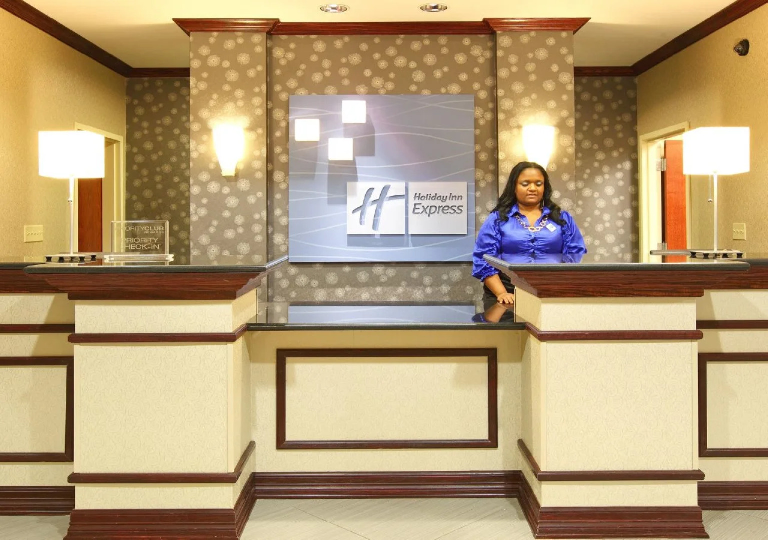 Holiday Inn Express & Suites West by IHG