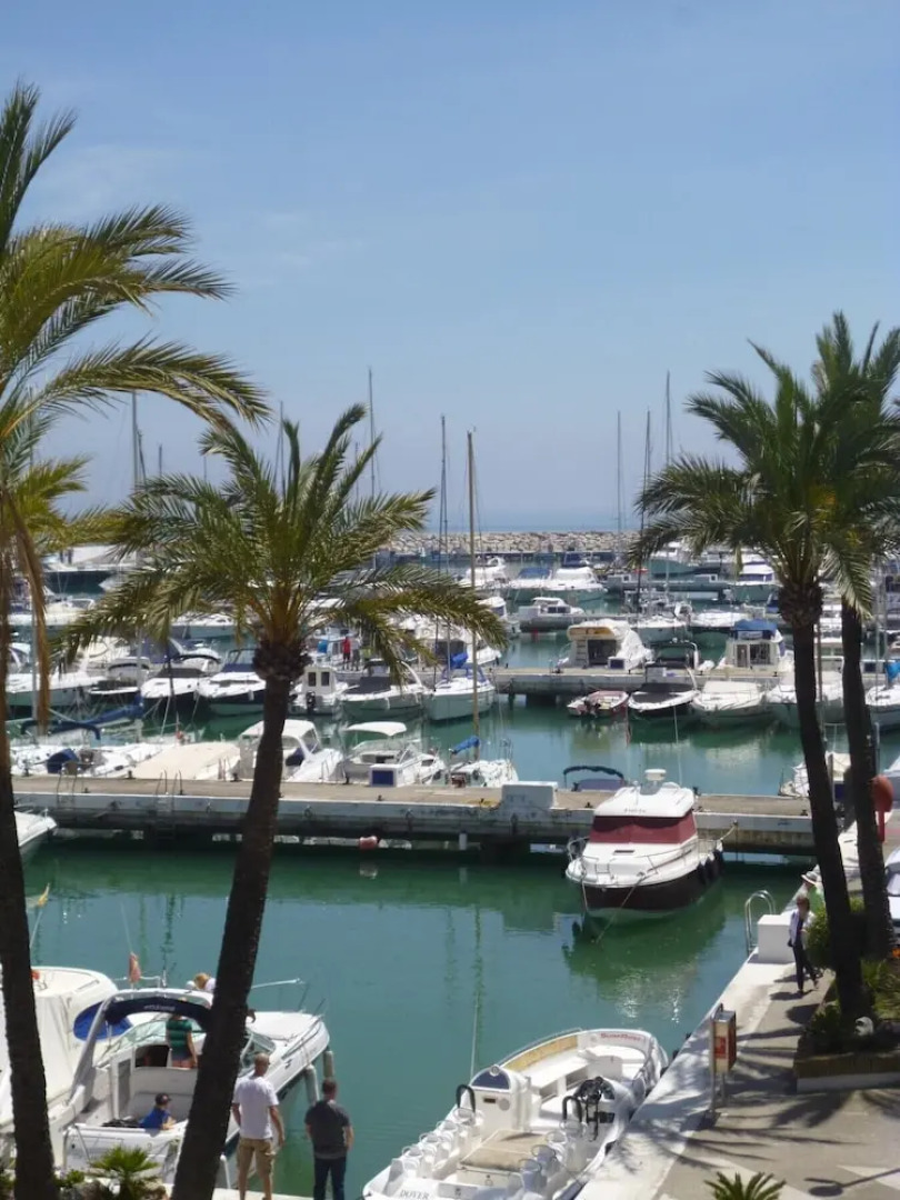 Beautiful Duquesa Harbour apt 2001