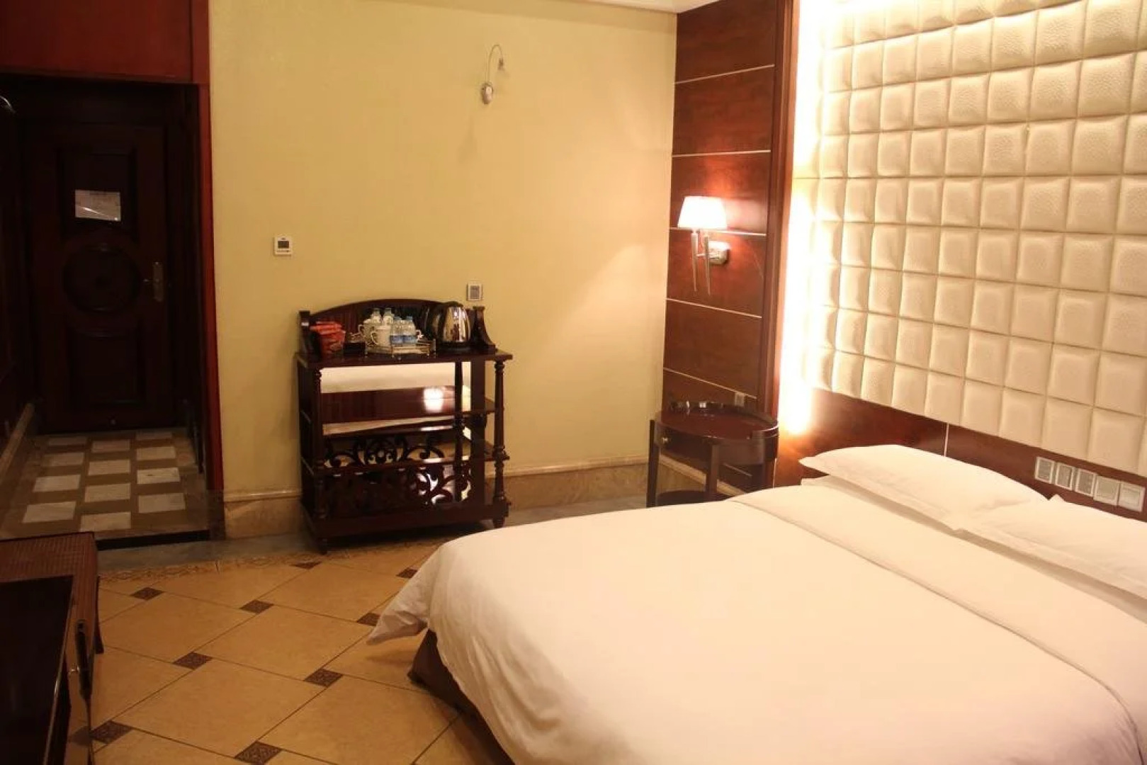 Qinghua Business Hotel