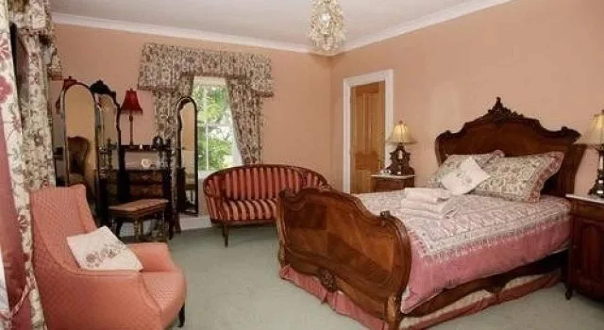 West Longridge Manor B&B