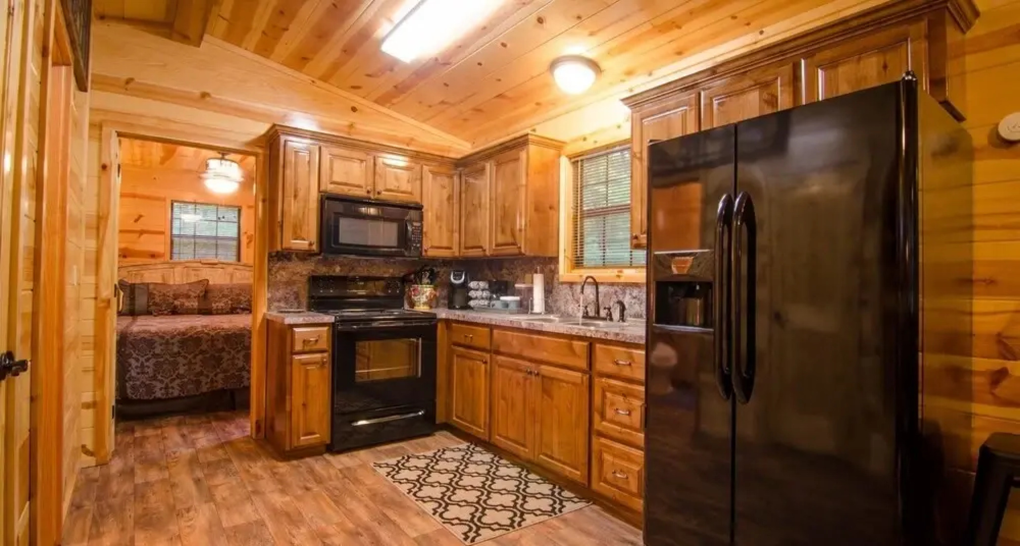 Arabella Cozy Nest With Hot Tub and Fire Pit in the Backyard by Redawning