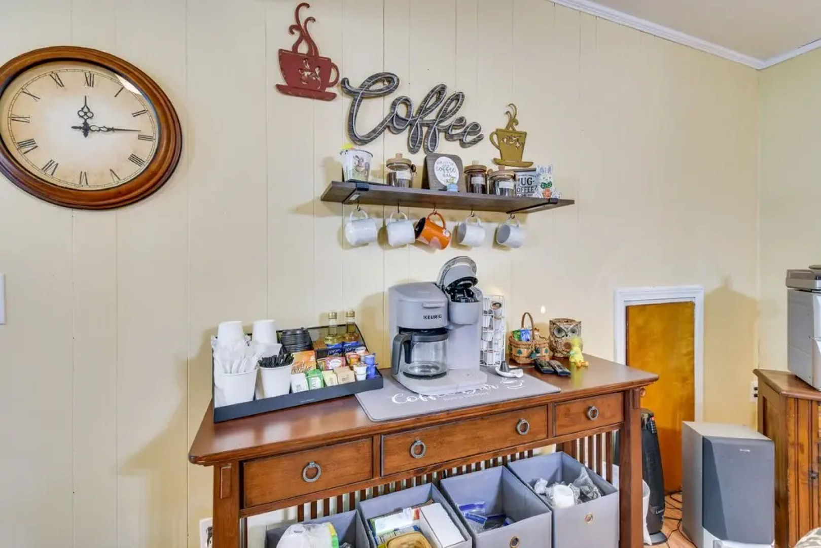 Seneca Abode w/ Furnished Deck < 10 Mi to Clemson!