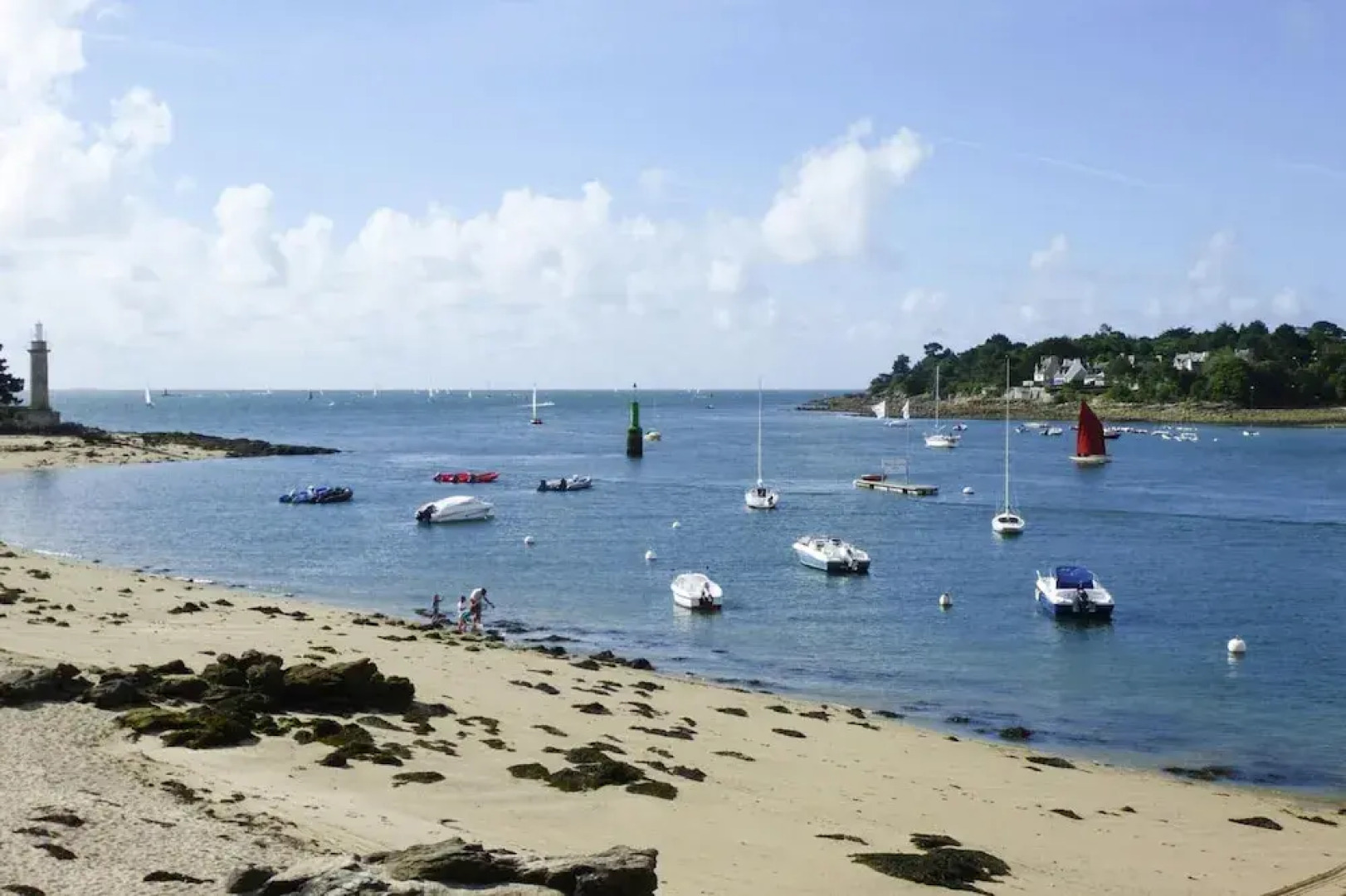 Holiday Home in Benodet Near Sandy Beach