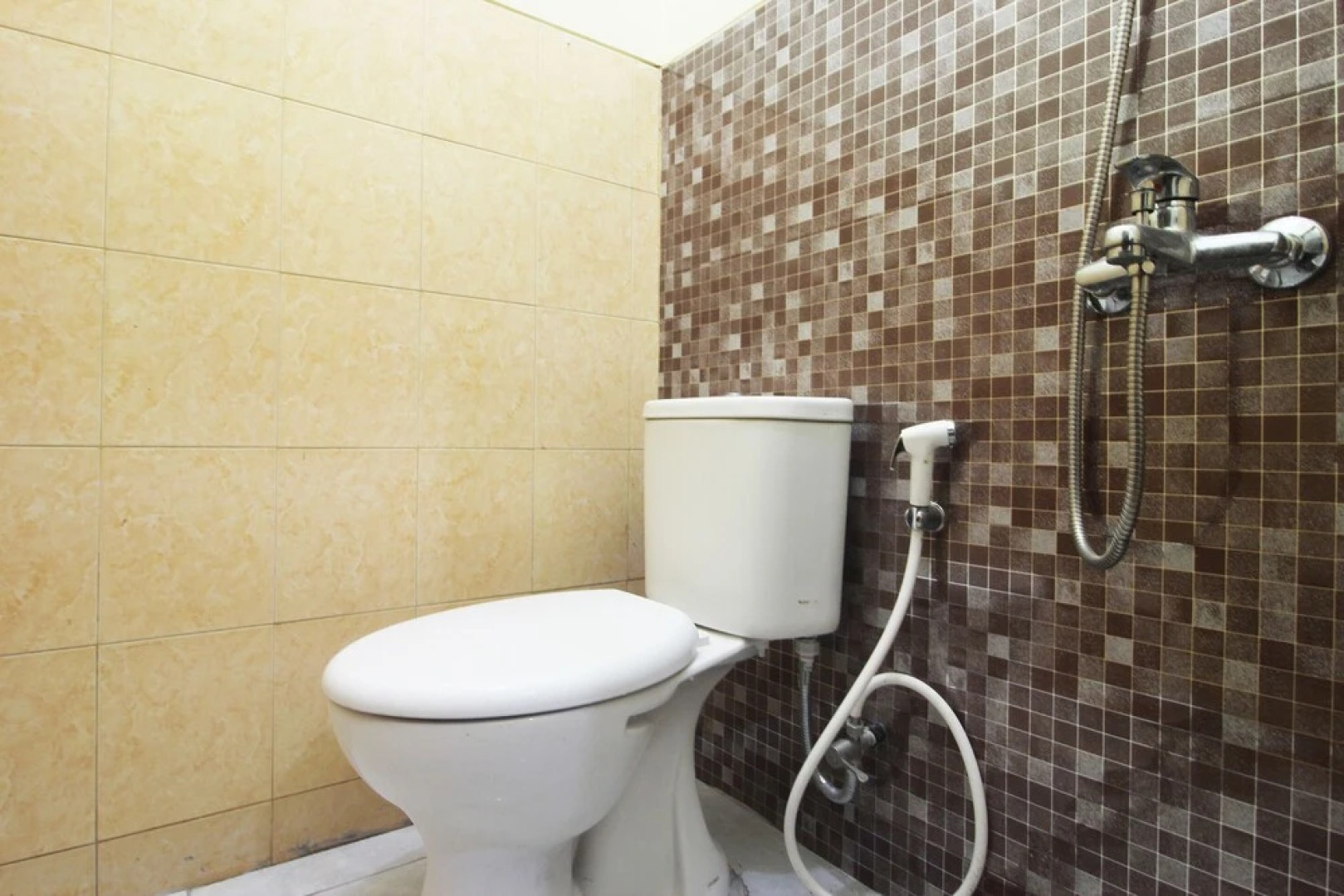 Pemondokan Alvaro 2 by OYO Rooms