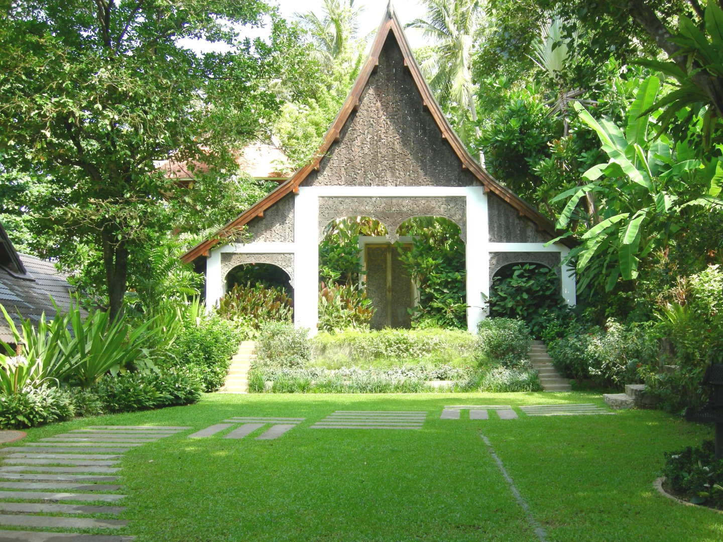 Mom Tri's Villa Royale