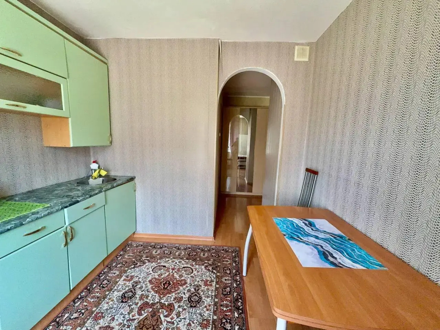 Апартаменты на проспекте Шахтёров 16