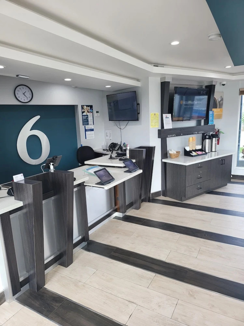 Vallejo Inn & Suites