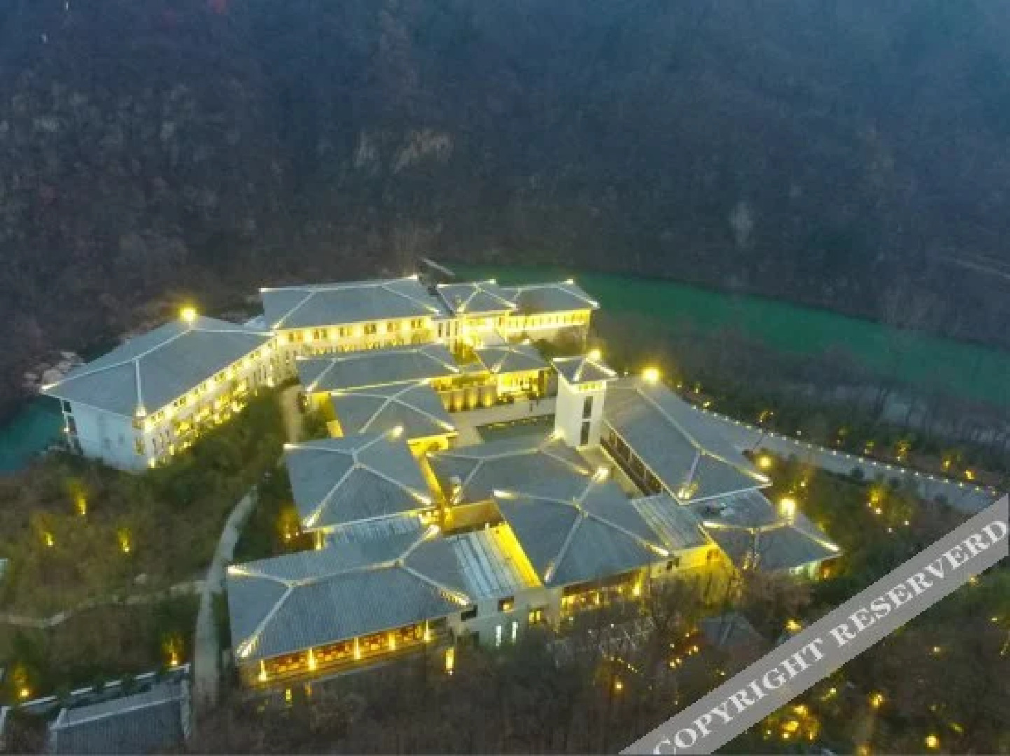 Yihe Funiu Shanju Hot Spring  Hotel