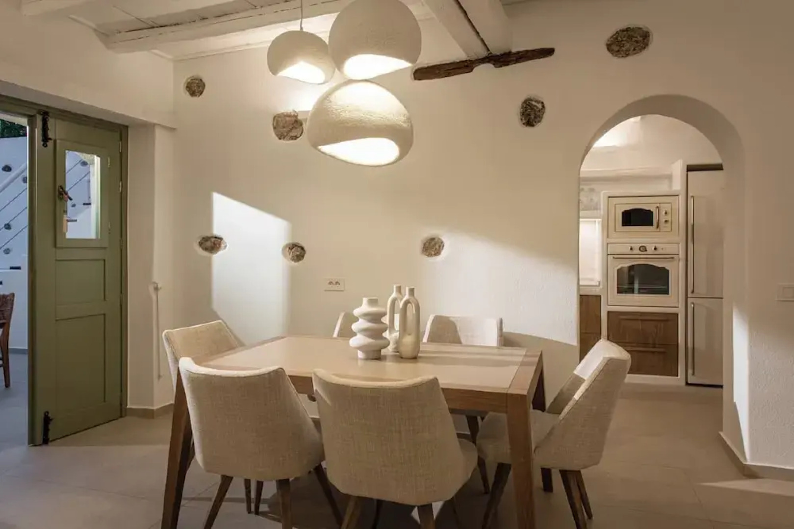 Mint Villa by Checkin