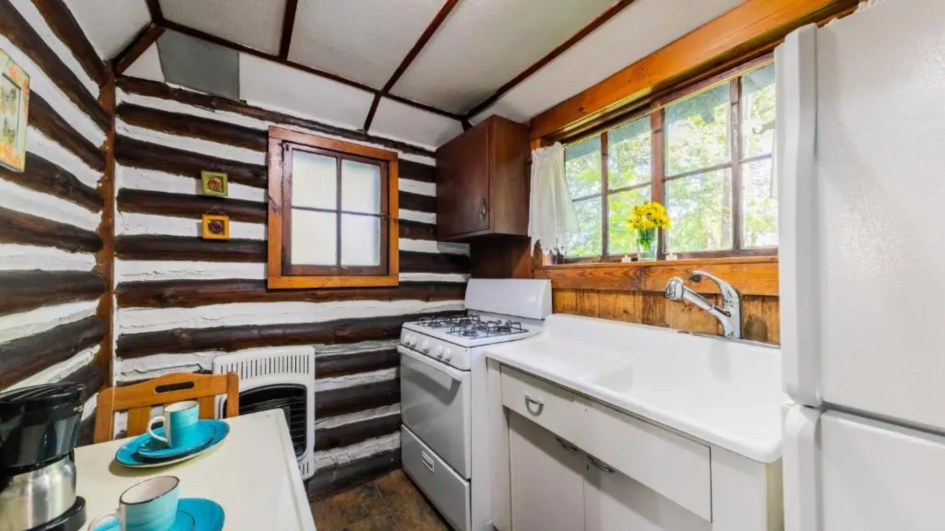 Log Cabin Motor Court