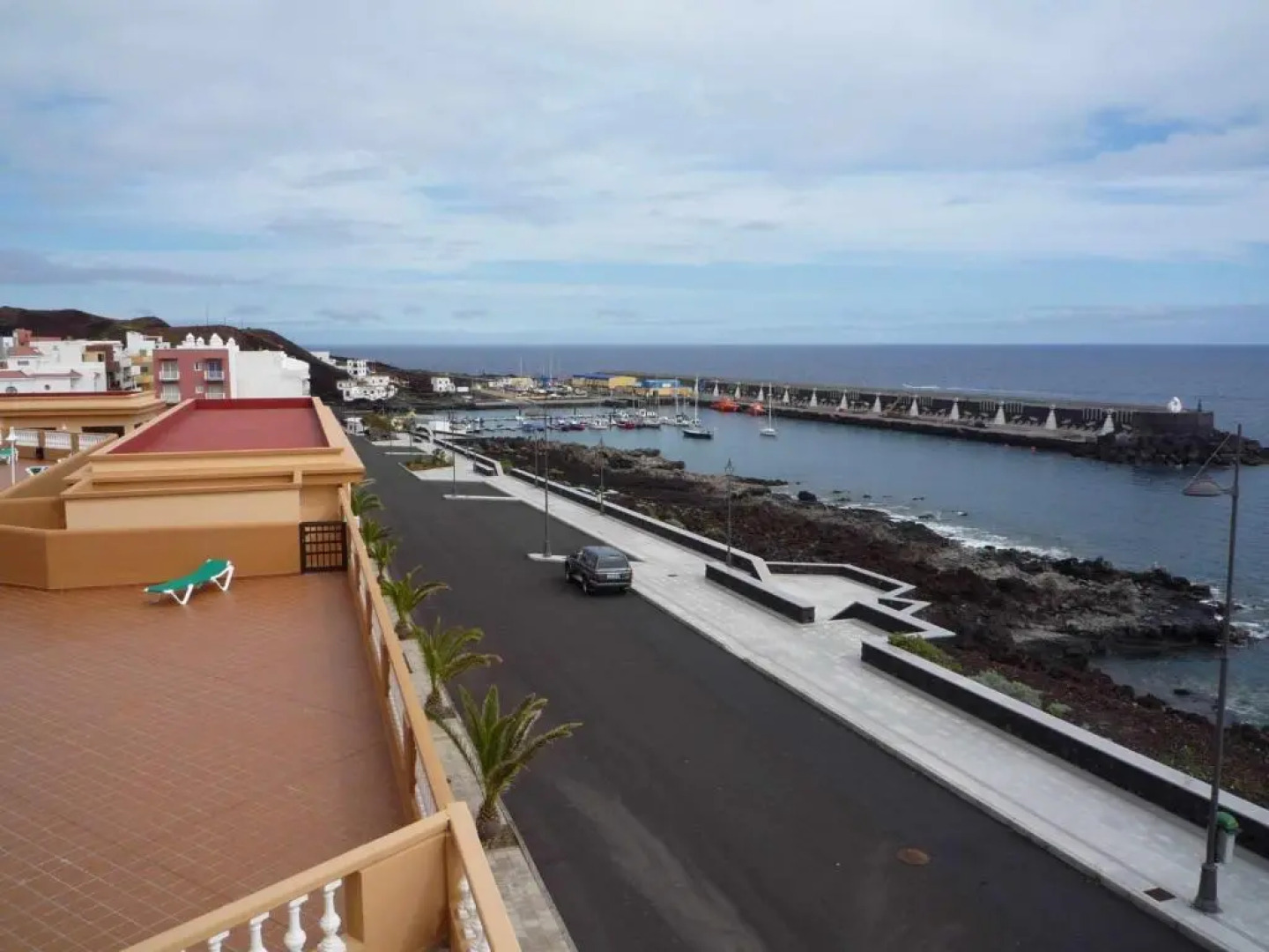 VV 121 con Balcón en primera línea de mar