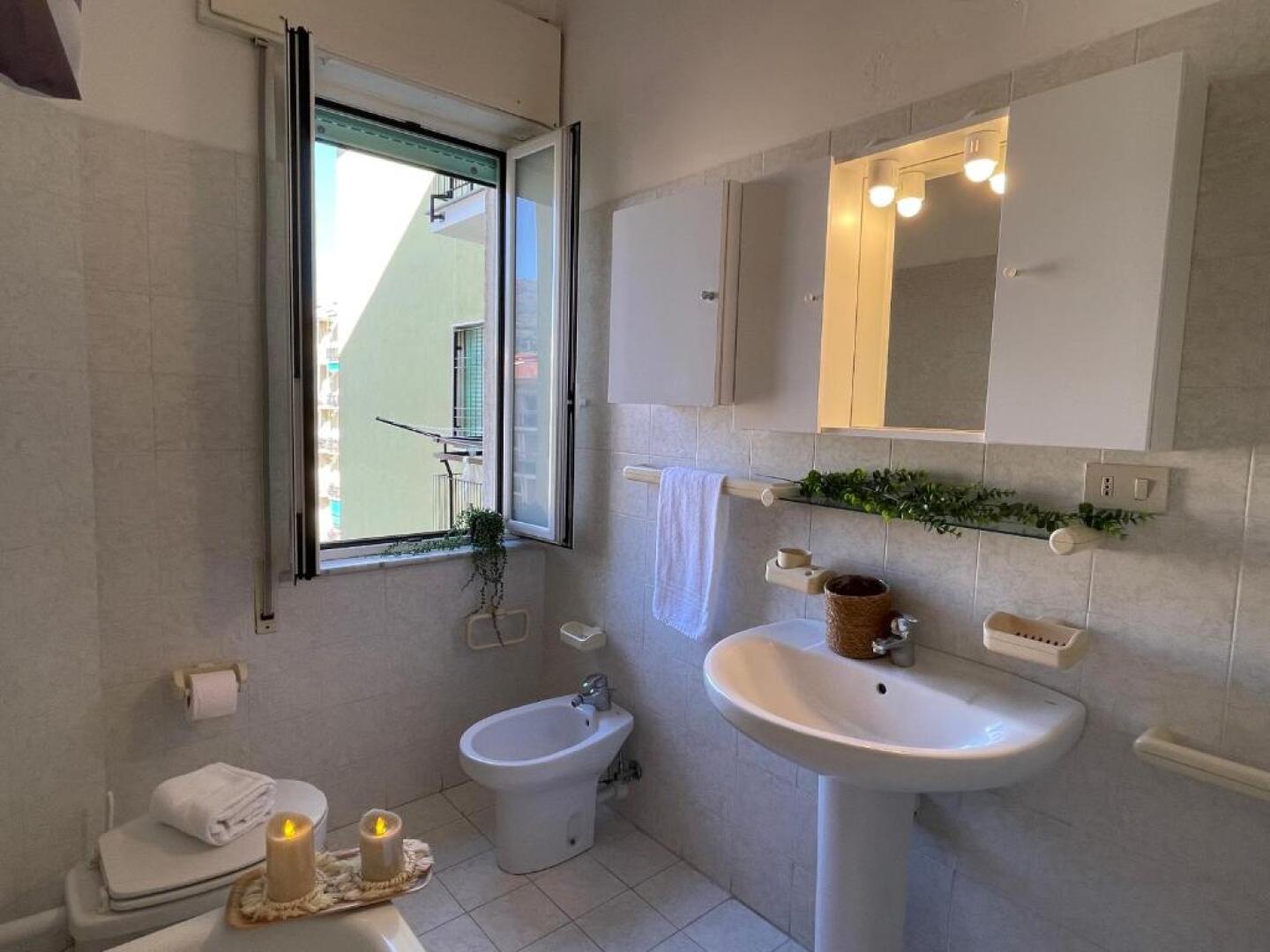 [Rivamare] 3 Locali di fronte al Mare