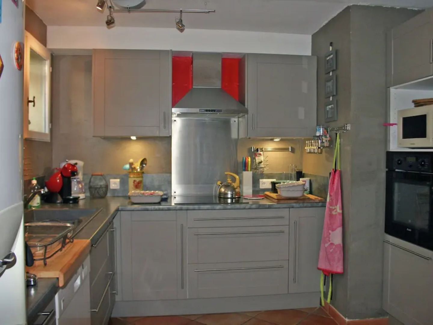 Detached Villa Situated Between the Vineyards and Views of the Mont Ventoux