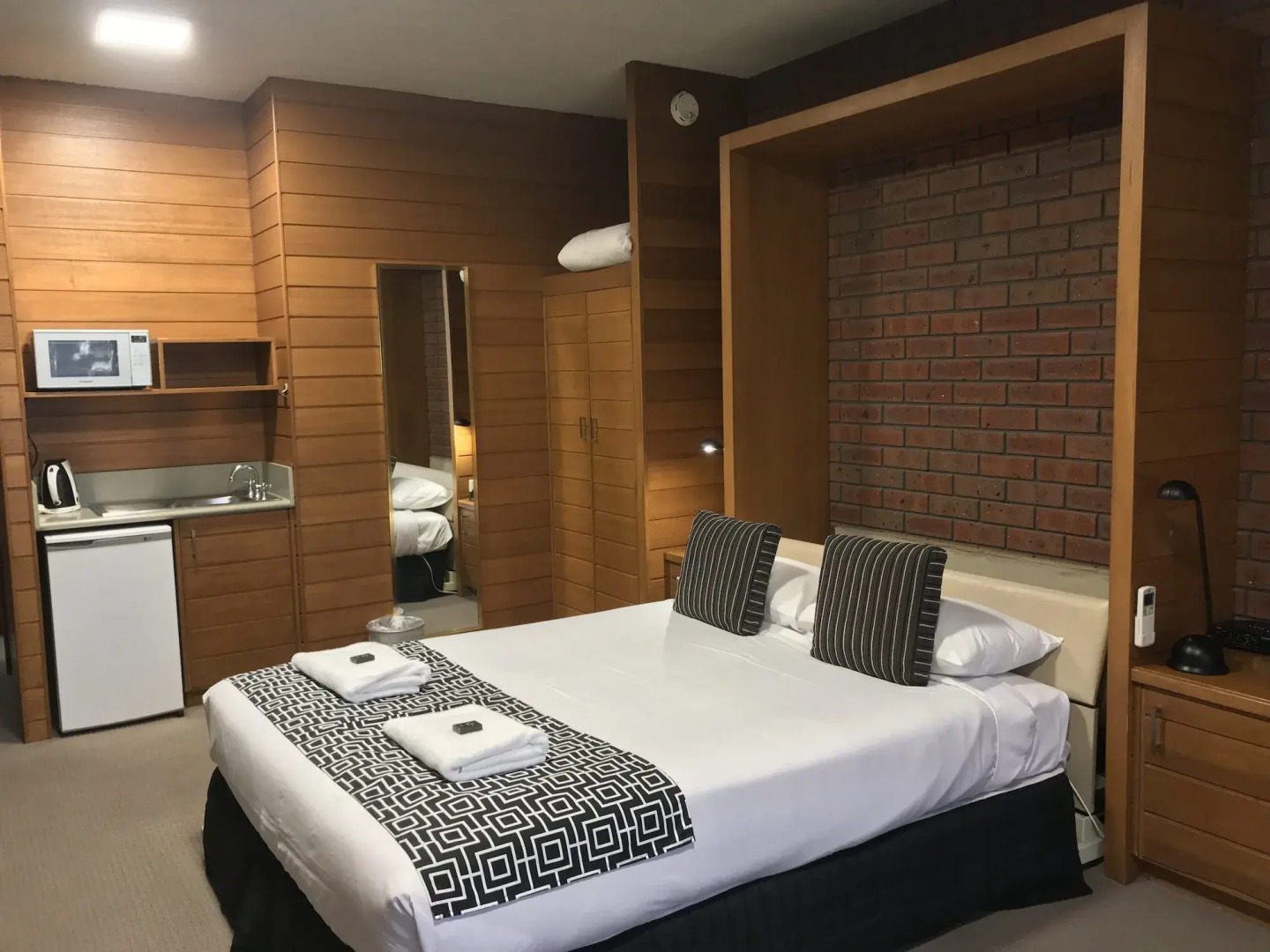 Sovereign Park Motor Inn