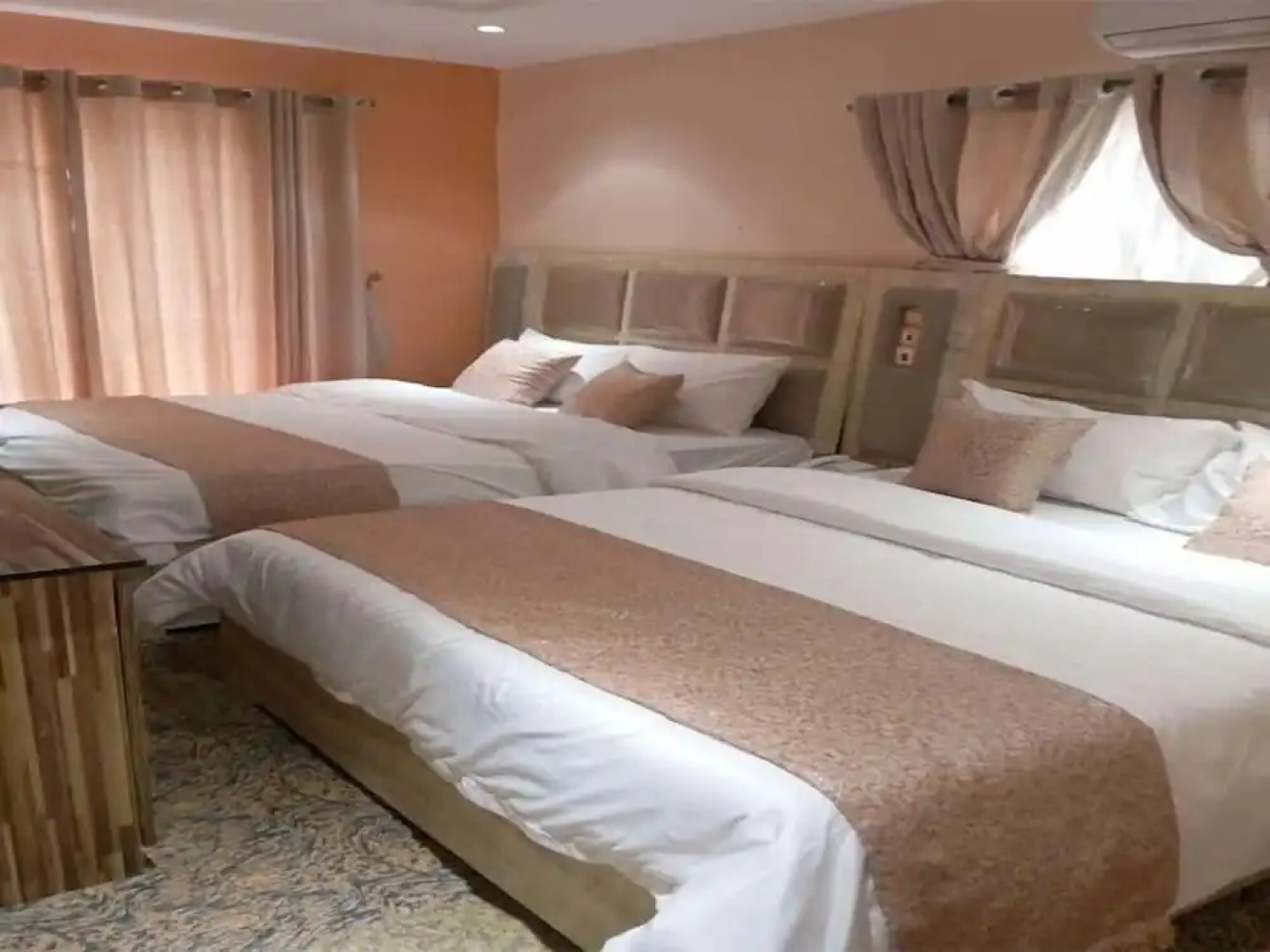 Royal Park Hotel and Suites